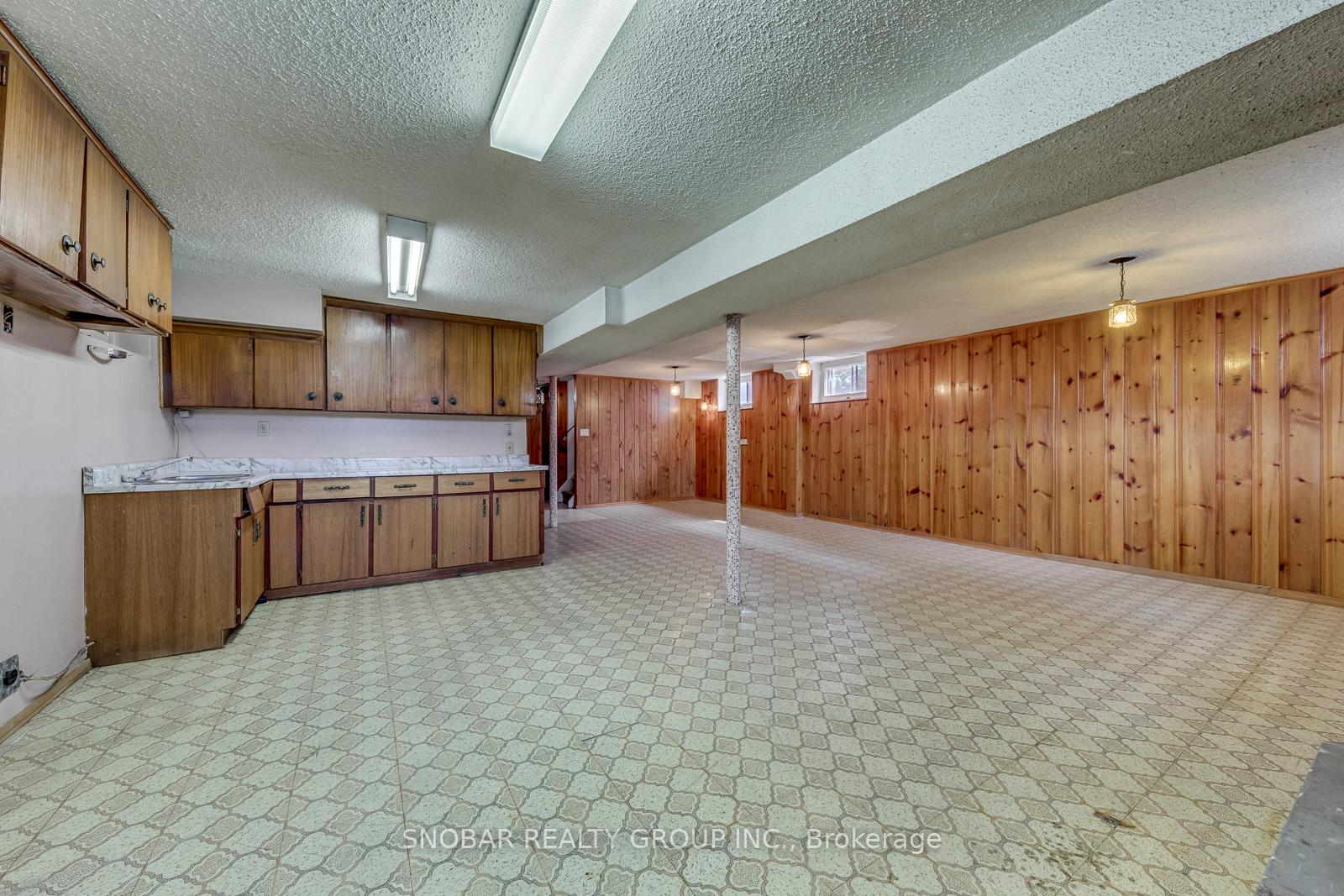 Photo 23 of 42 Newstead Road, Etobicoke, Willowridge-Martingrove-Richview — HOMEH