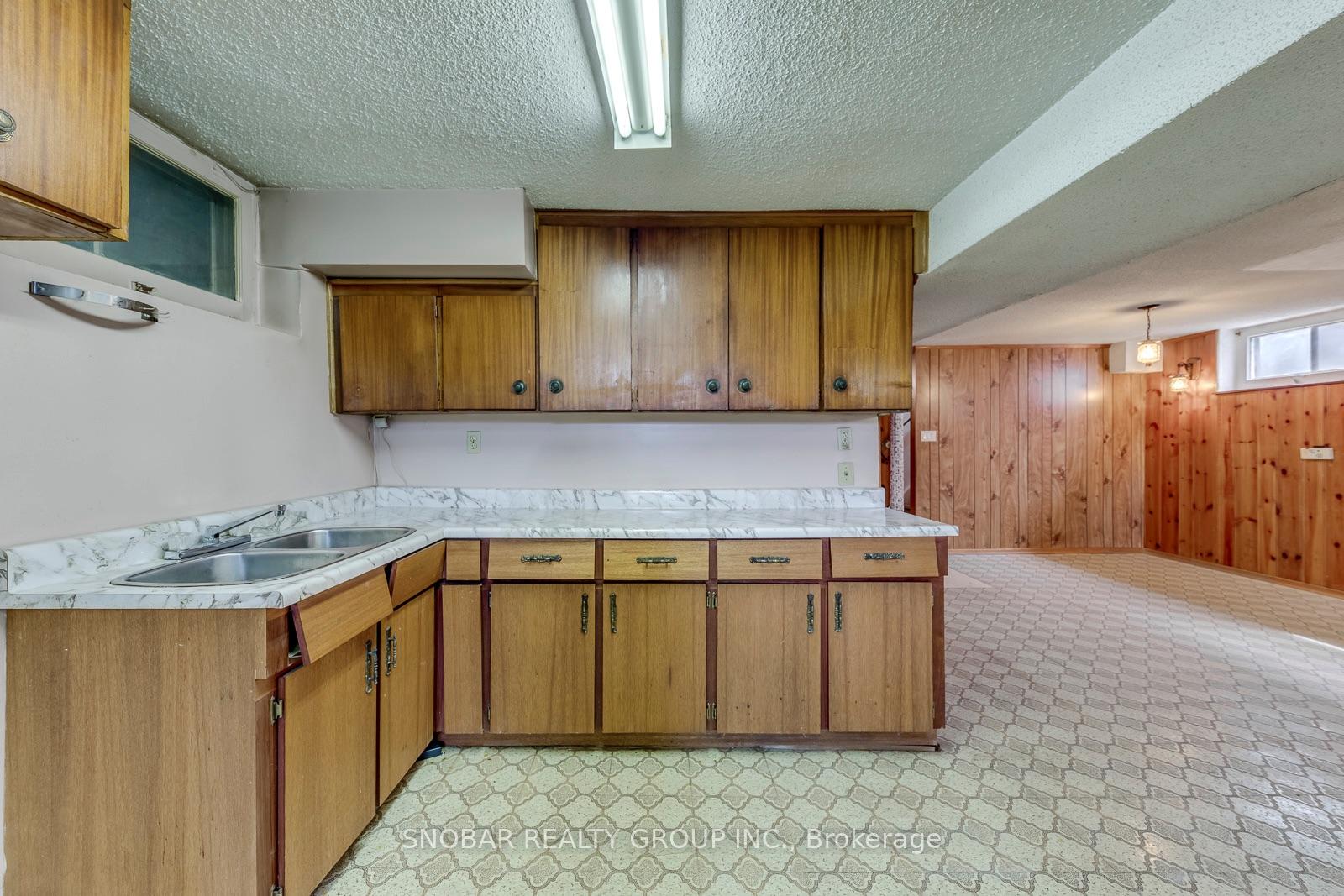 Photo 24 of 42 Newstead Road, Etobicoke, Willowridge-Martingrove-Richview — HOMEH