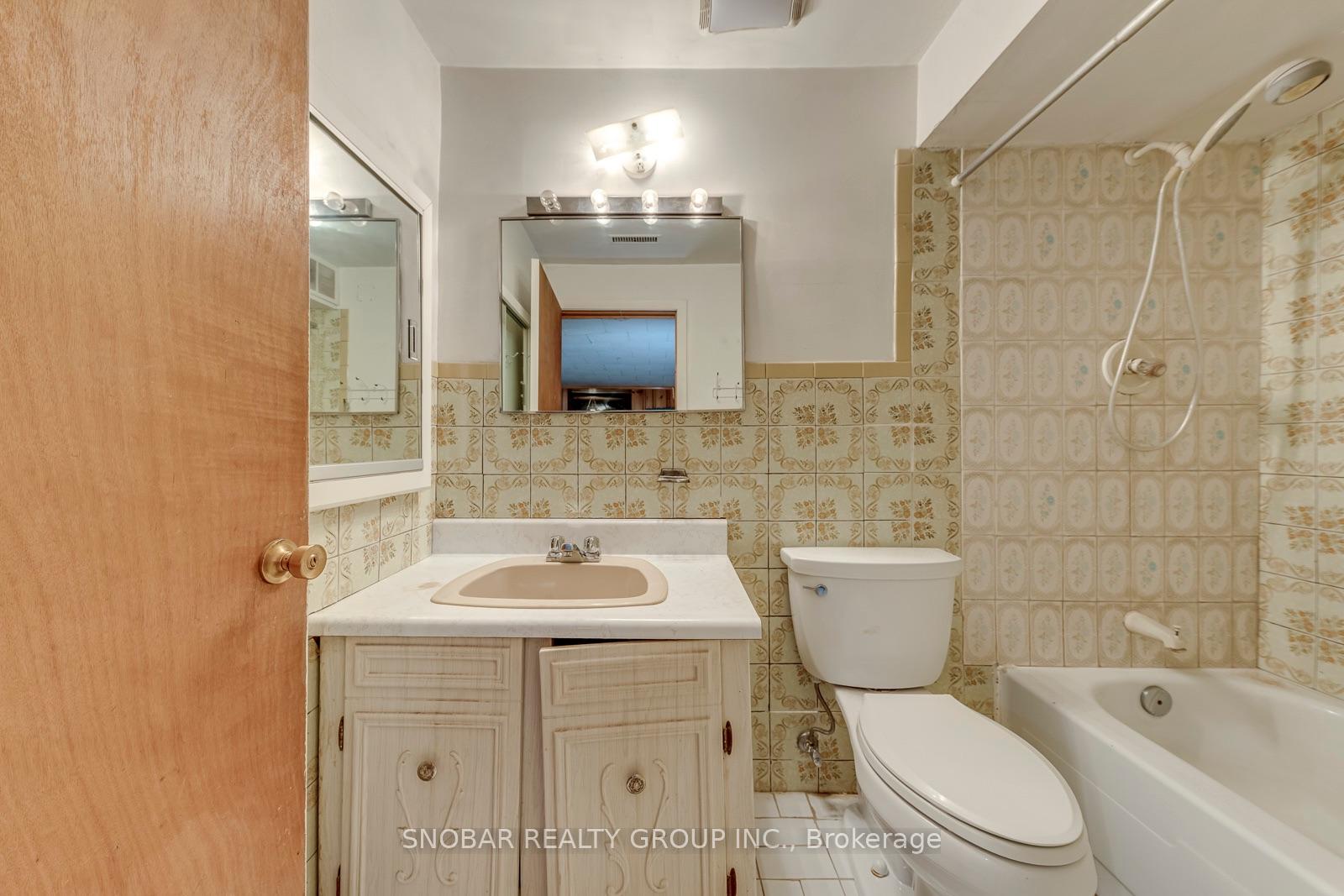 Photo 26 of 42 Newstead Road, Etobicoke, Willowridge-Martingrove-Richview — HOMEH