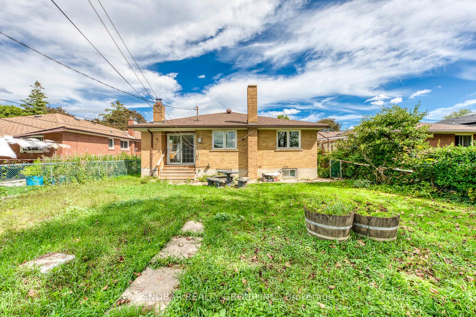 Photo 27 of 42 Newstead Road, Etobicoke, Willowridge-Martingrove-Richview — HOMEH