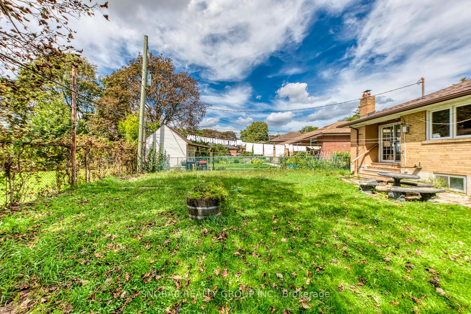 Photo 28 of 42 Newstead Road, Etobicoke, Willowridge-Martingrove-Richview — HOMEH