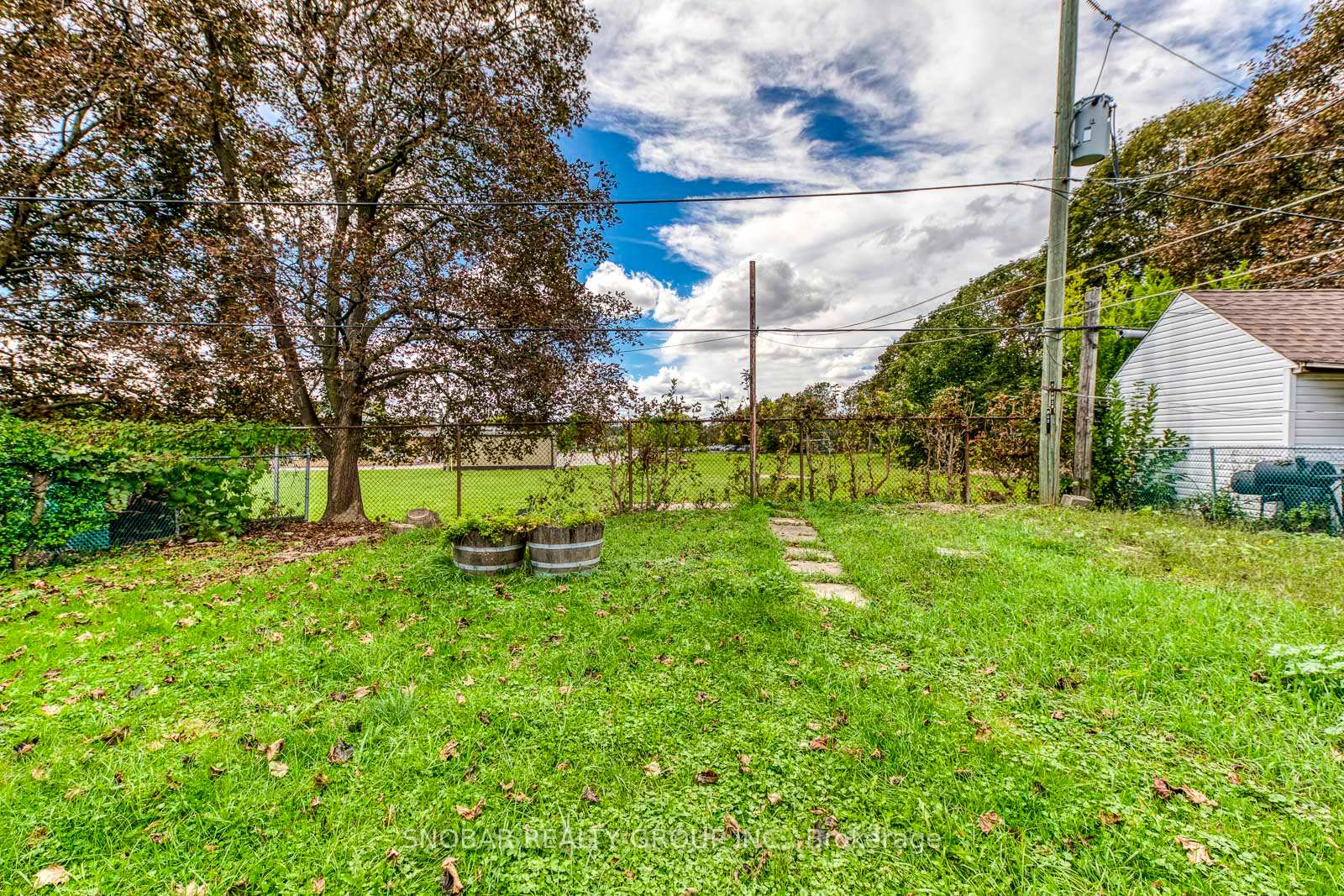 Photo 30 of 42 Newstead Road, Etobicoke, Willowridge-Martingrove-Richview — HOMEH