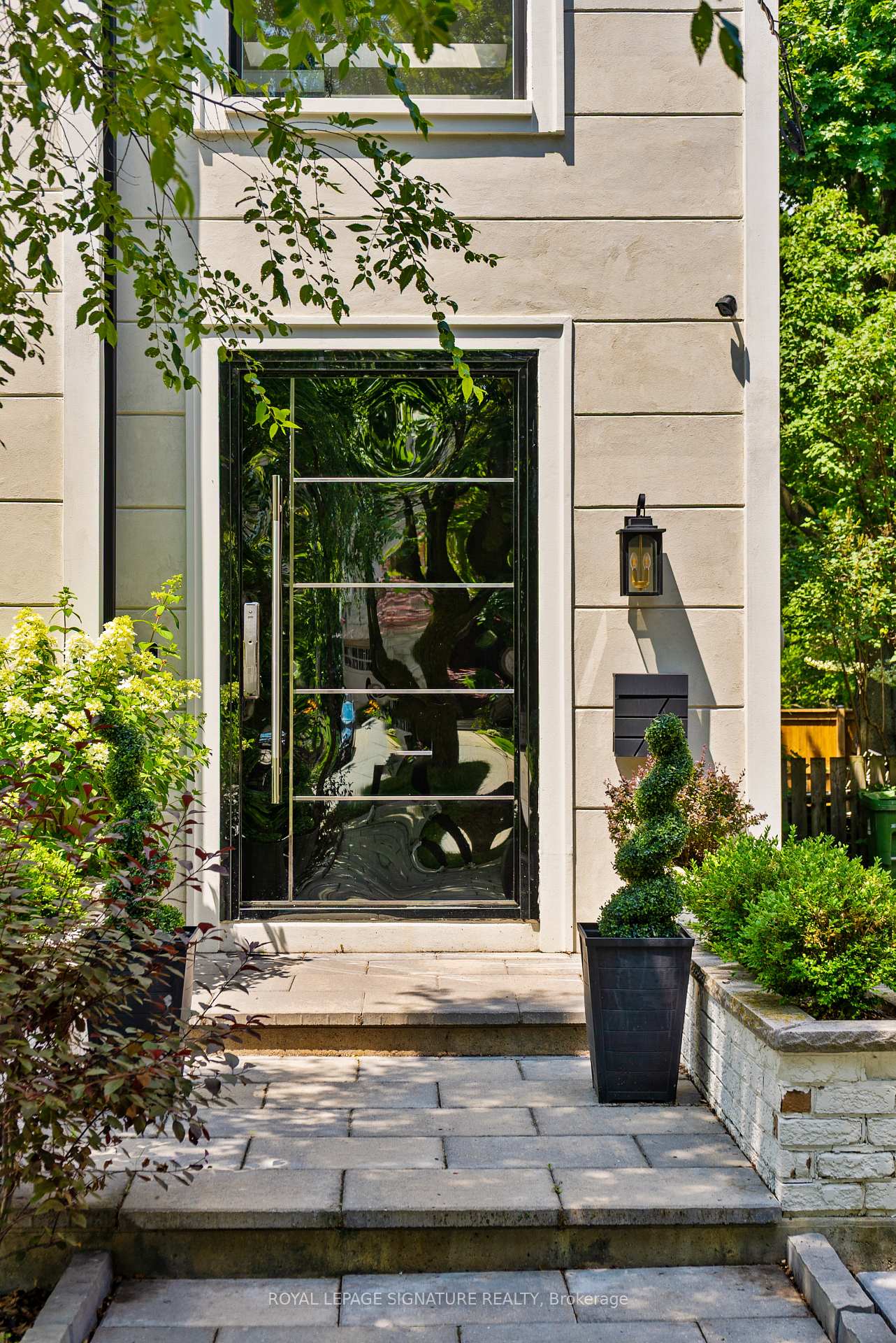 Photo 4 of 492 Old Orchard Grove, Toronto, Bedford Park-Nortown — HOMEH