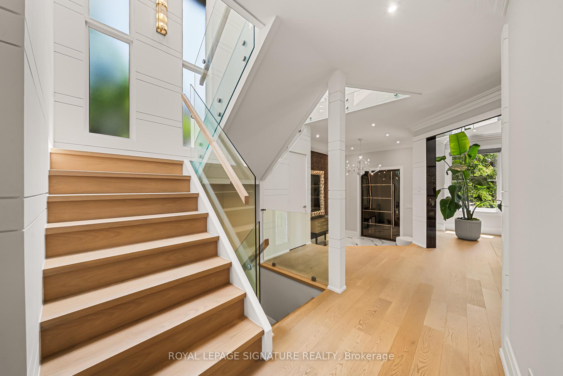 Photo 12 of 492 Old Orchard Grove, Toronto, Bedford Park-Nortown — HOMEH