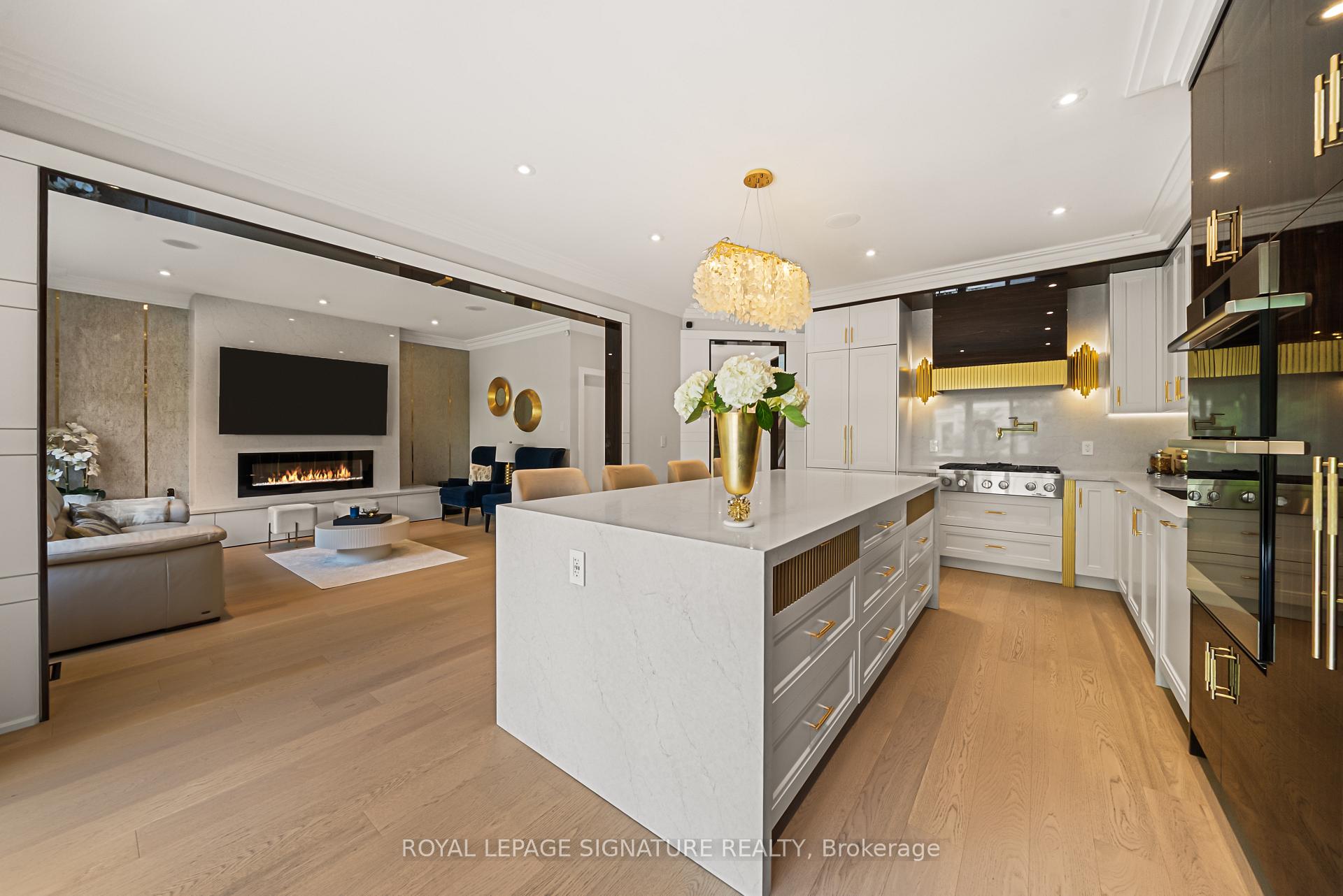 Photo 19 of 492 Old Orchard Grove, Toronto, Bedford Park-Nortown — HOMEH