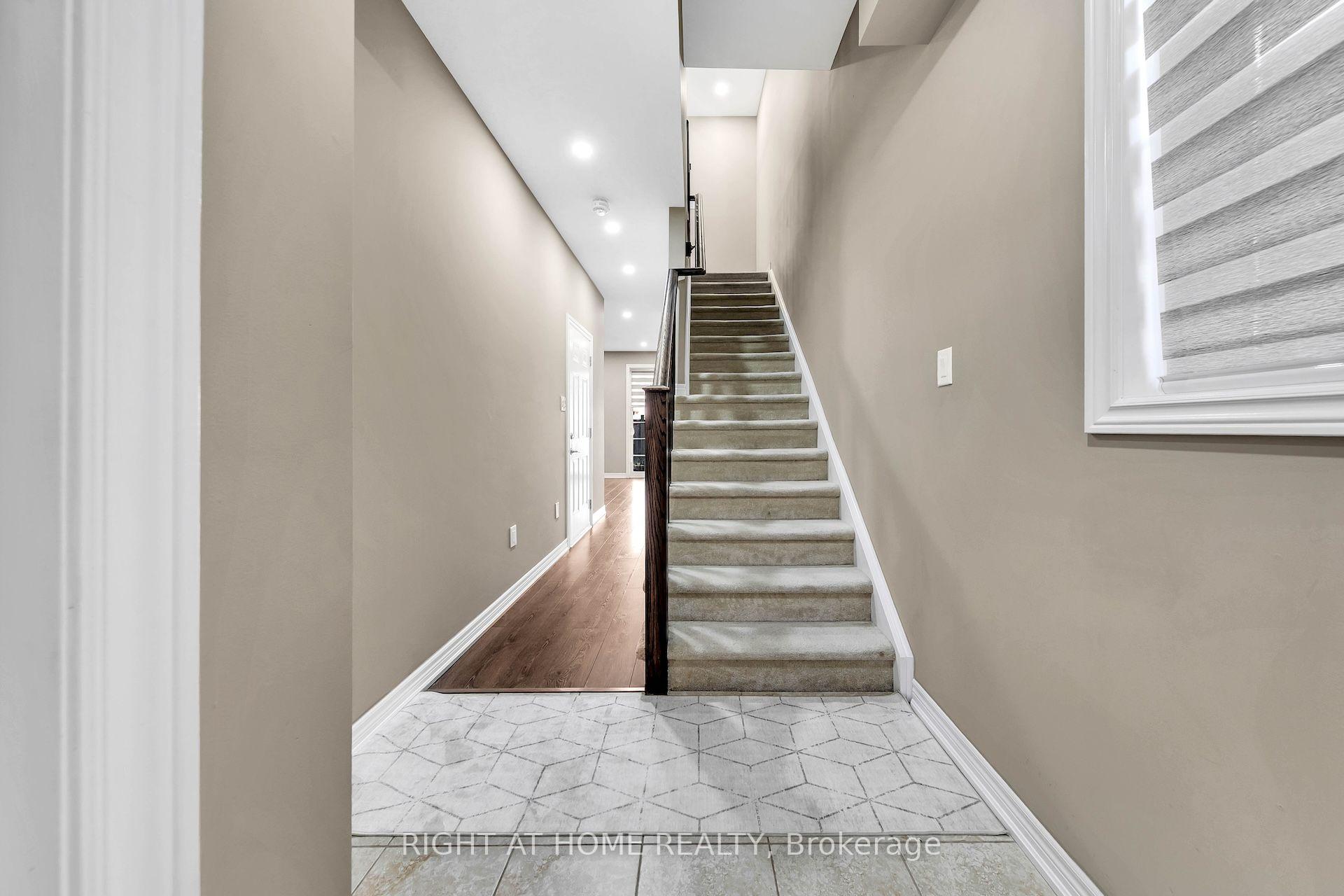 Photo 10 of 397 Hardwick Common Drive, Oakville, Joshua Meadows — HOMEH