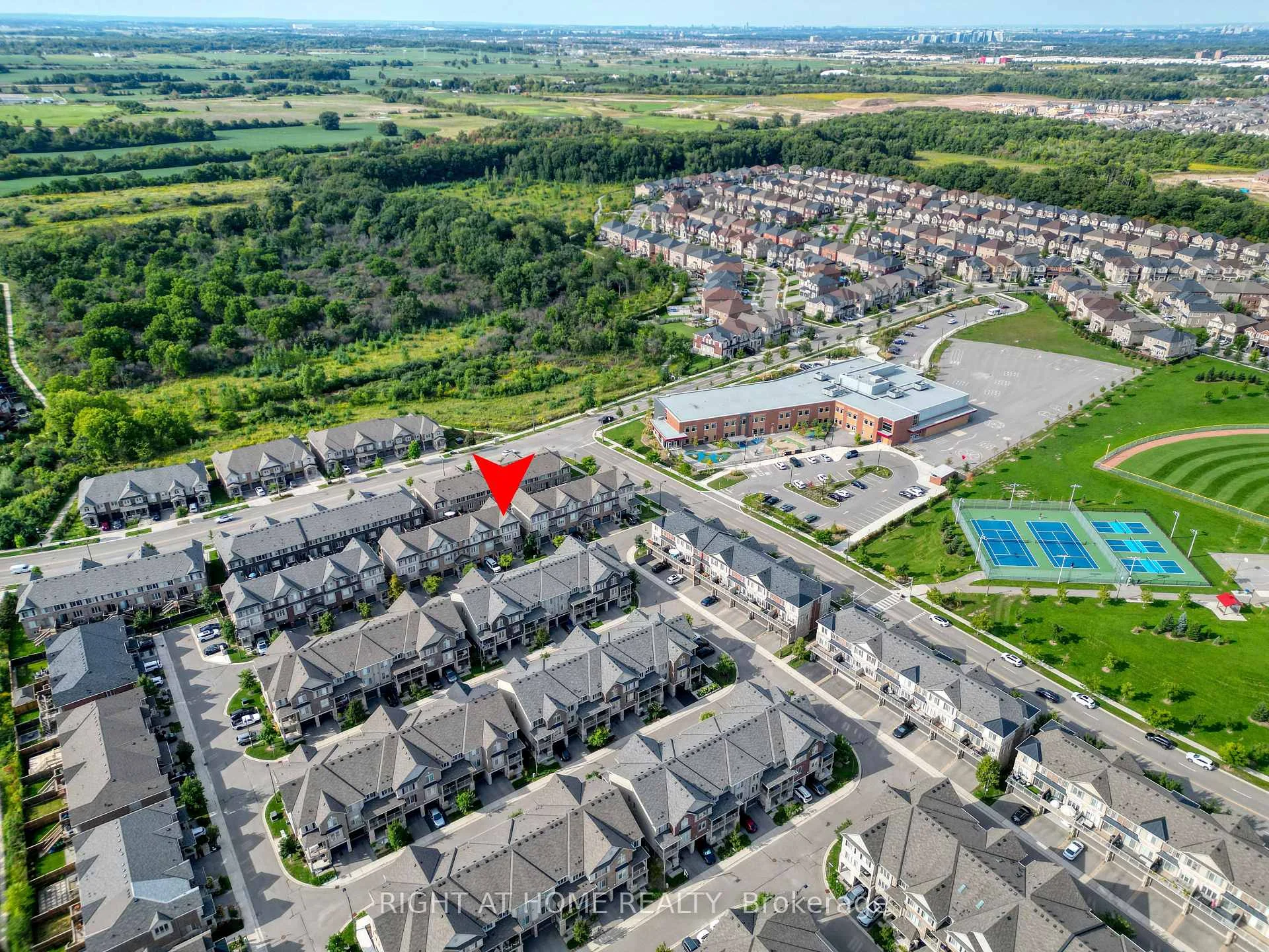 Photo 8 of 397 Hardwick Common Drive, Oakville, Joshua Meadows — HOMEH