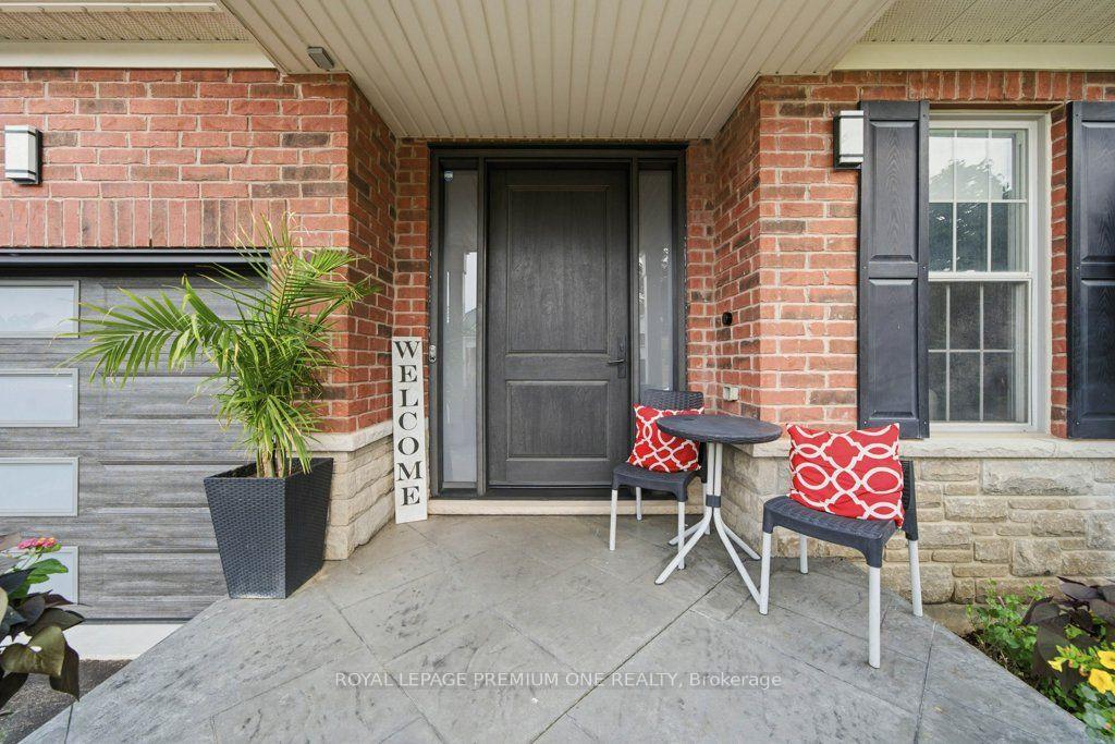 Photo 2 of 14 Atchison Drive, Caledon, Caledon East — HOMEH