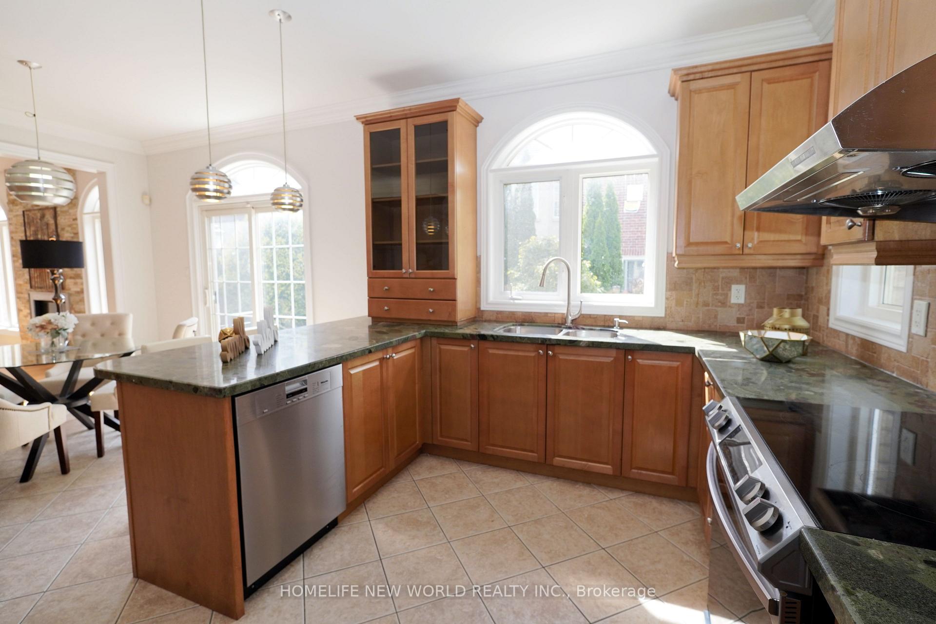 Photo 12 of 391 Summeridge Drive, Vaughan, Patterson — HOMEH