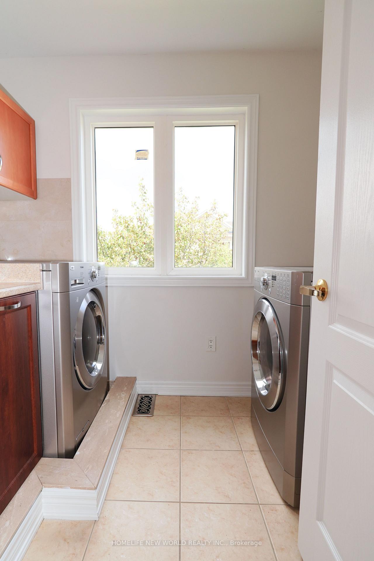 Photo 24 of 391 Summeridge Drive, Vaughan, Patterson — HOMEH