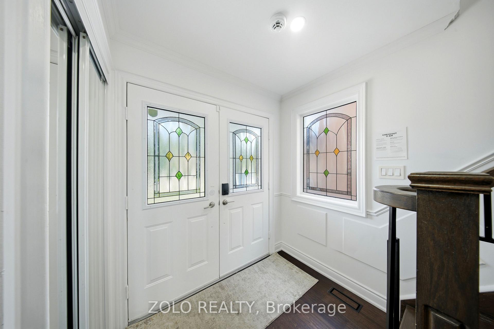 Photo 4 of 106 Rosanna Crescent, Vaughan, Maple — HOMEH