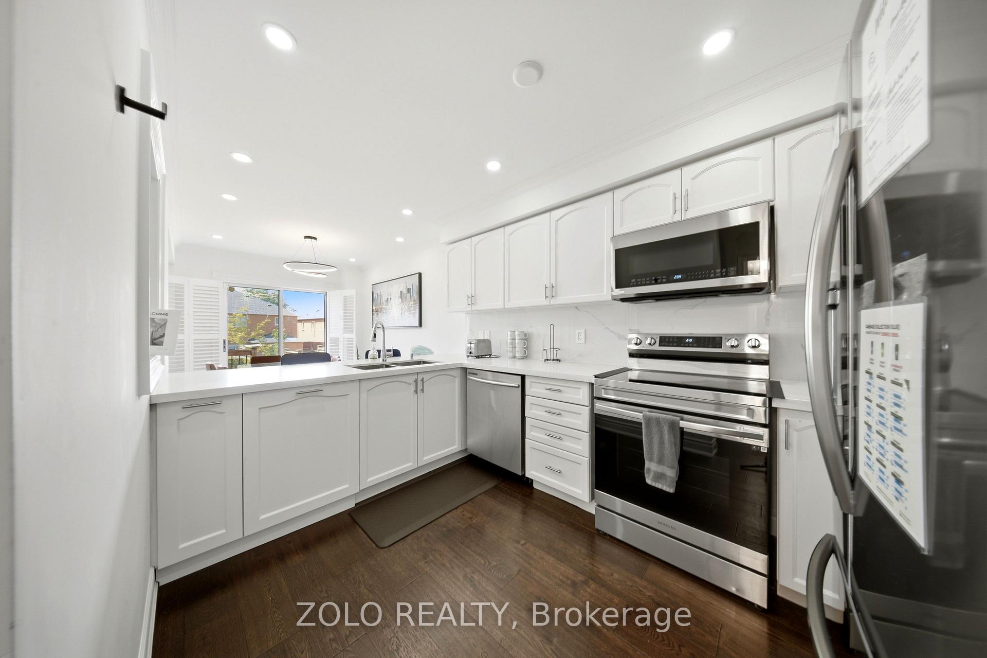 Photo 7 of 106 Rosanna Crescent, Vaughan, Maple — HOMEH