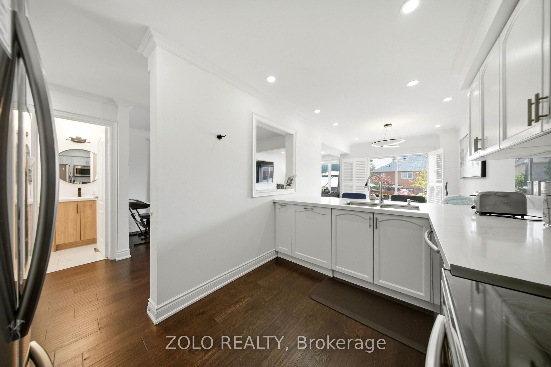 Photo 9 of 106 Rosanna Crescent, Vaughan, Maple — HOMEH