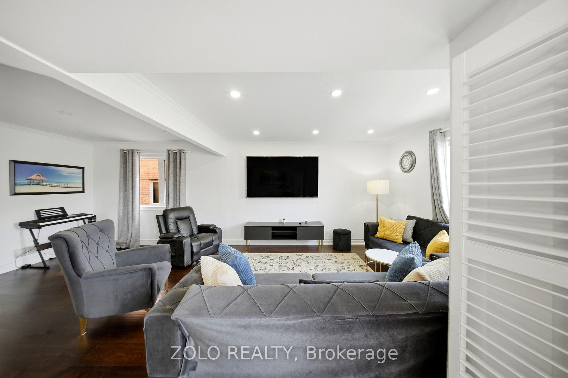 Photo 13 of 106 Rosanna Crescent, Vaughan, Maple — HOMEH