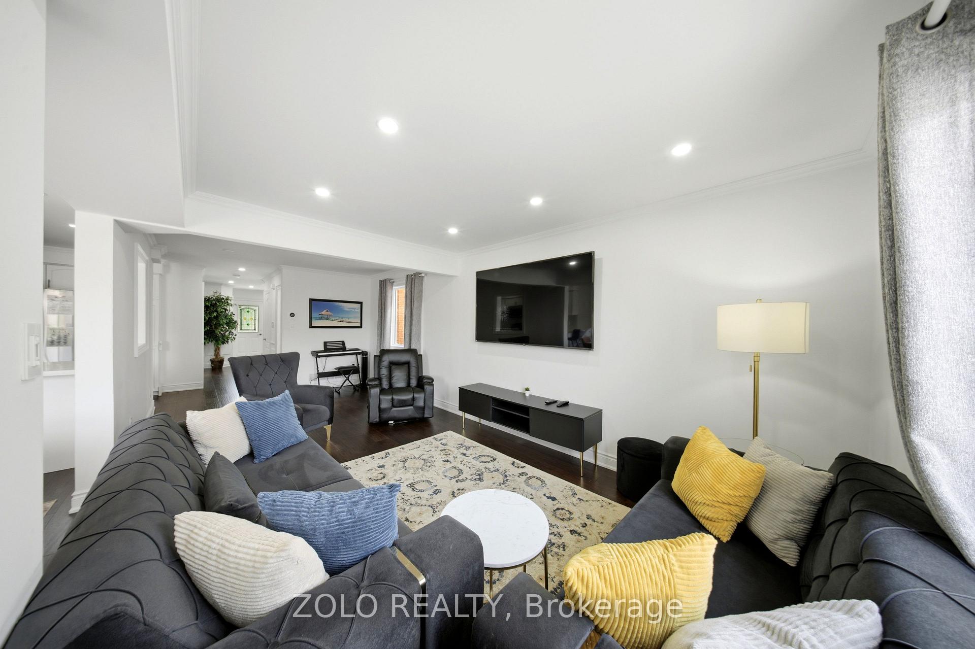 Photo 14 of 106 Rosanna Crescent, Vaughan, Maple — HOMEH