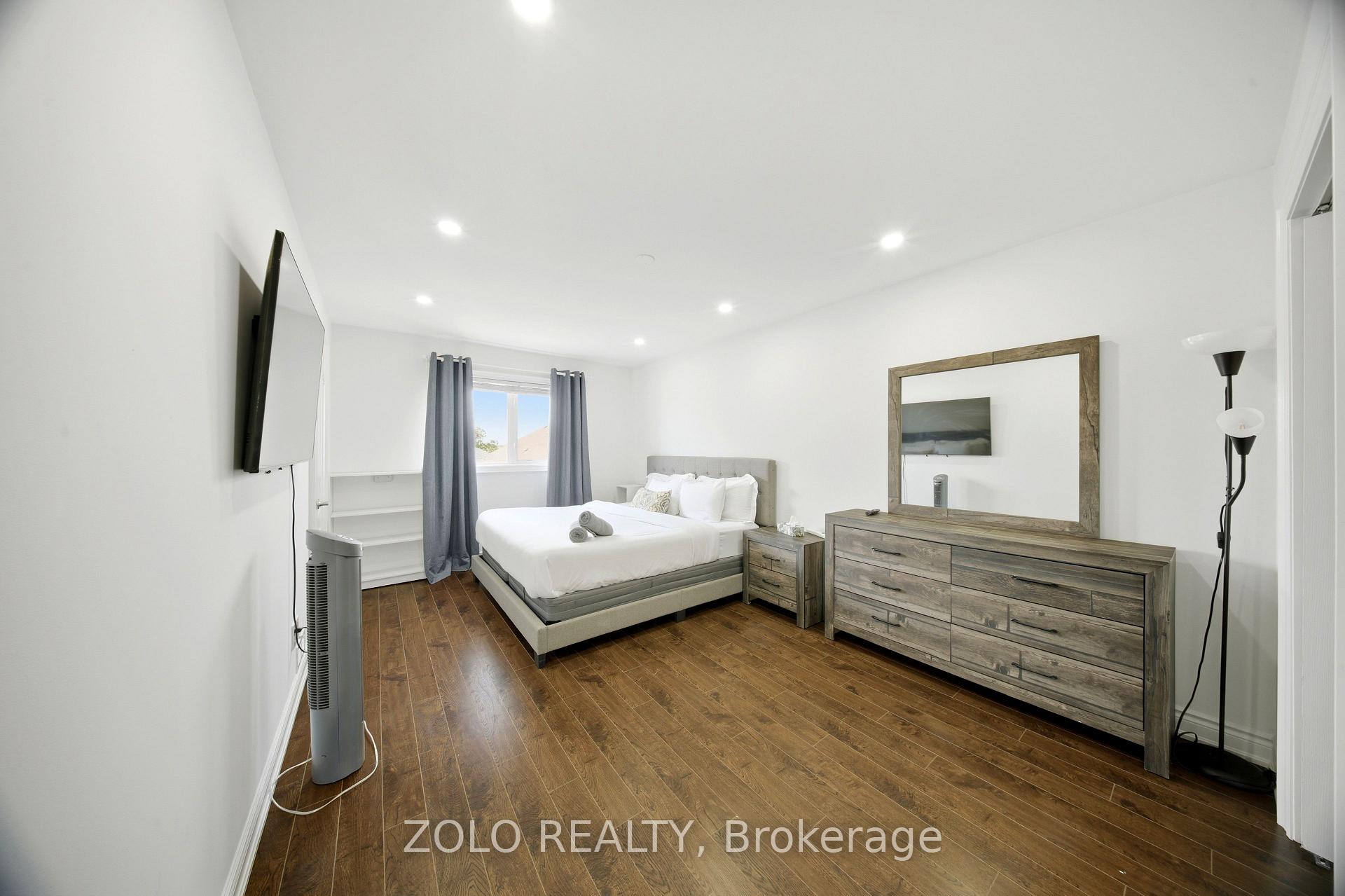 Photo 20 of 106 Rosanna Crescent, Vaughan, Maple — HOMEH