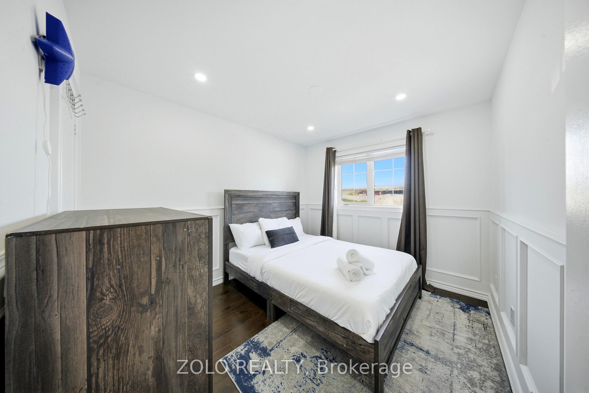 Photo 25 of 106 Rosanna Crescent, Vaughan, Maple — HOMEH