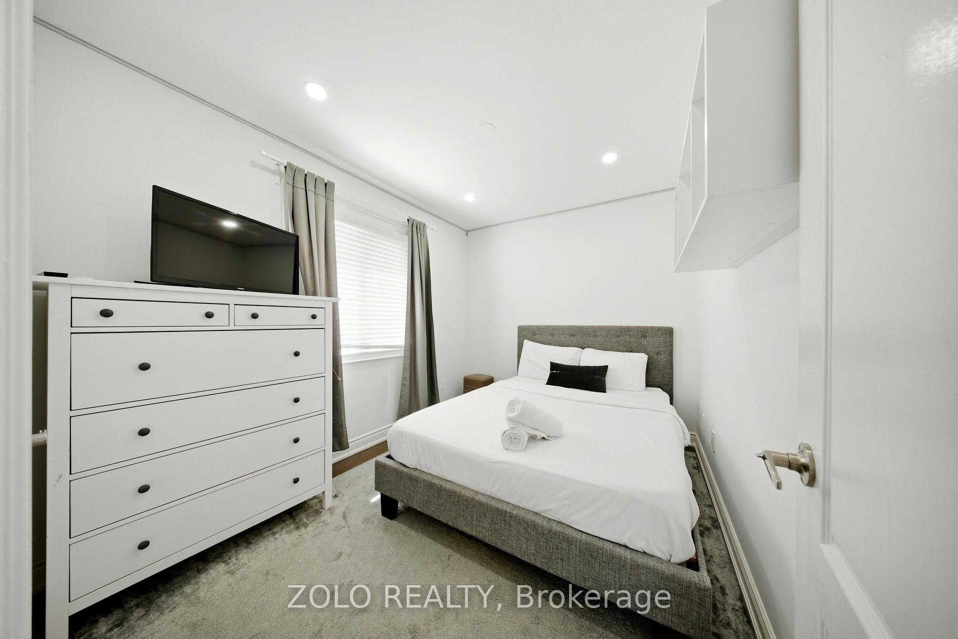 Photo 27 of 106 Rosanna Crescent, Vaughan, Maple — HOMEH