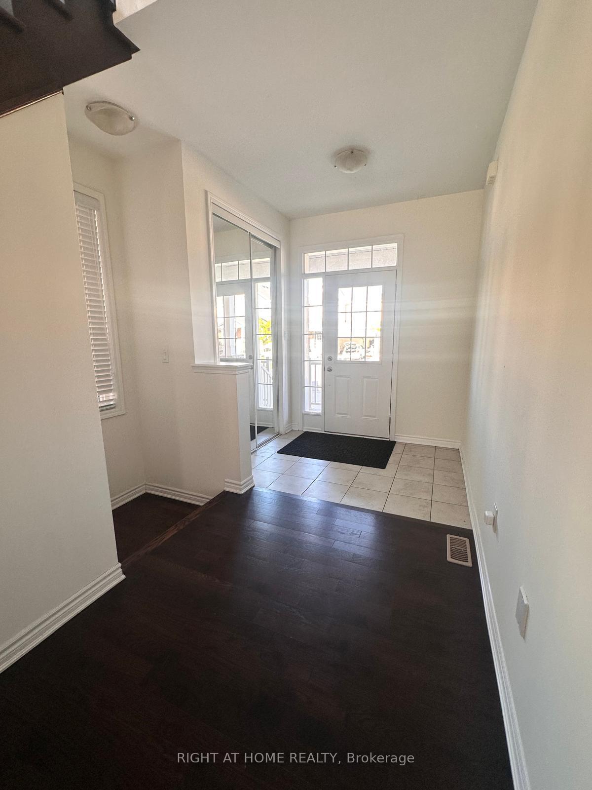 Photo 2 of 516 Equestrian Way, Cambridge, Silver Heights — HOMEH