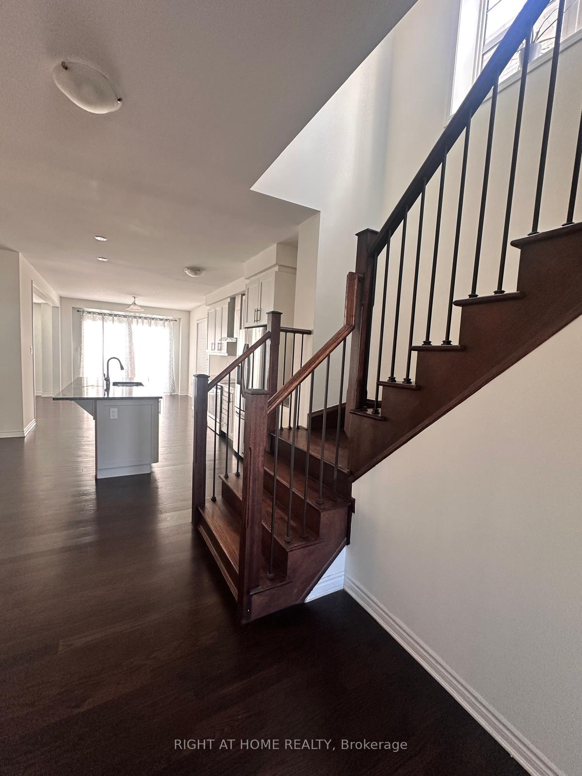 Photo 4 of 516 Equestrian Way, Cambridge, Silver Heights — HOMEH