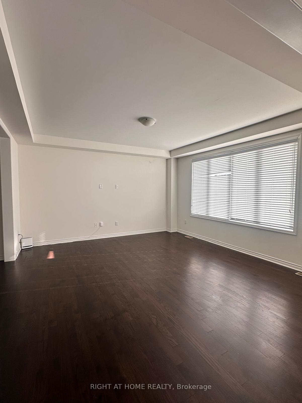 Photo 8 of 516 Equestrian Way, Cambridge, Silver Heights — HOMEH