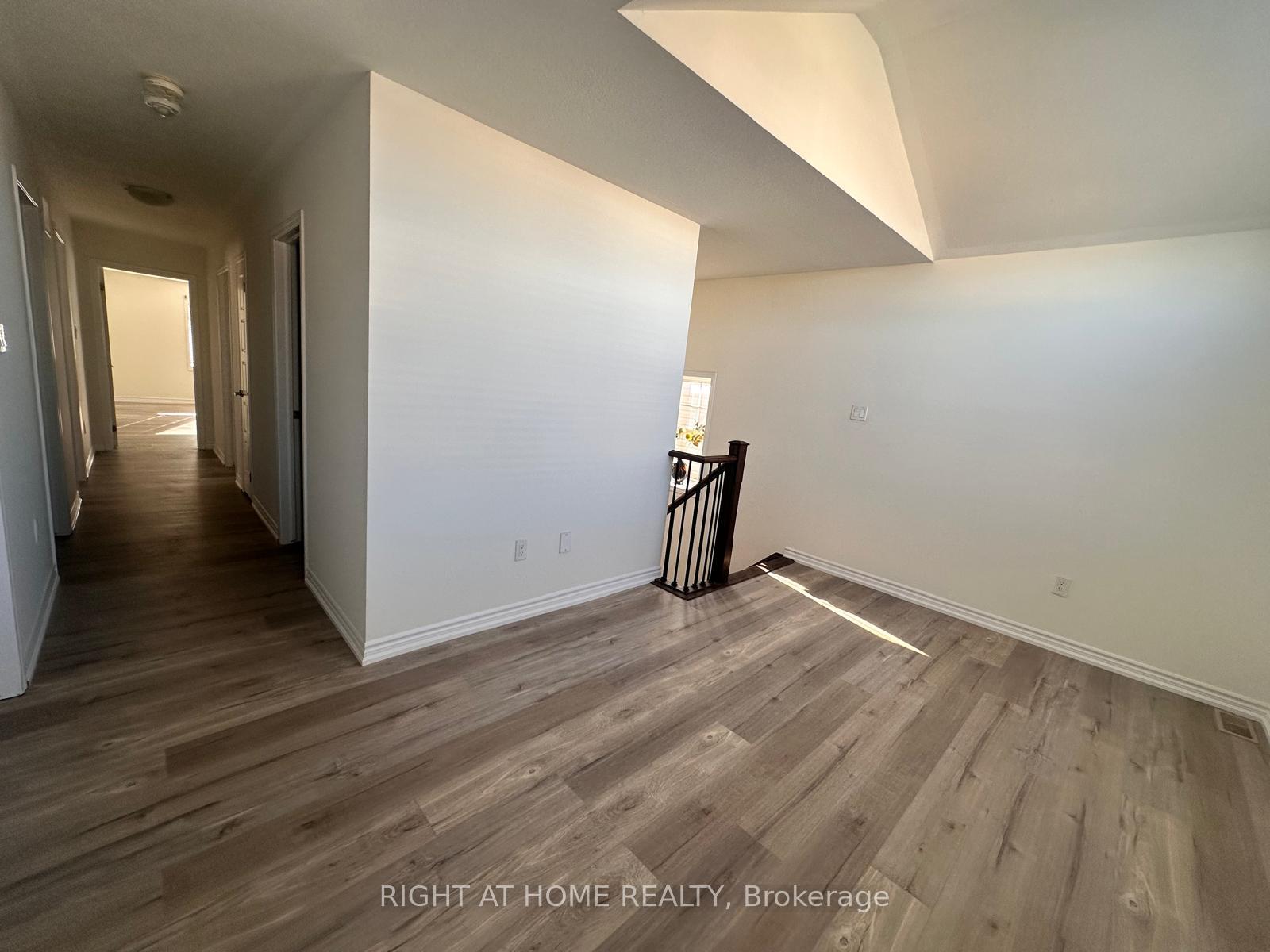 Photo 10 of 516 Equestrian Way, Cambridge, Silver Heights — HOMEH