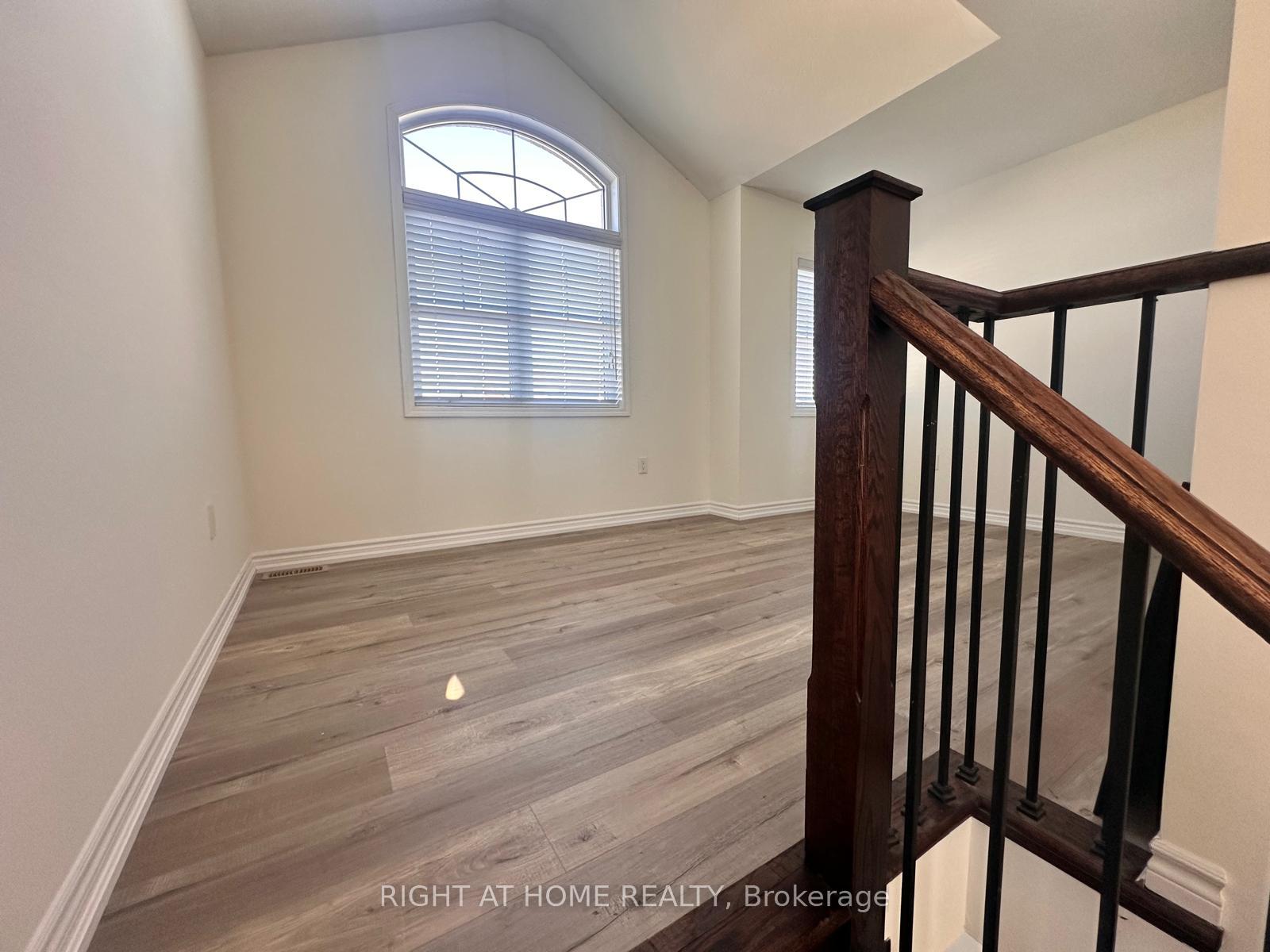 Photo 11 of 516 Equestrian Way, Cambridge, Silver Heights — HOMEH