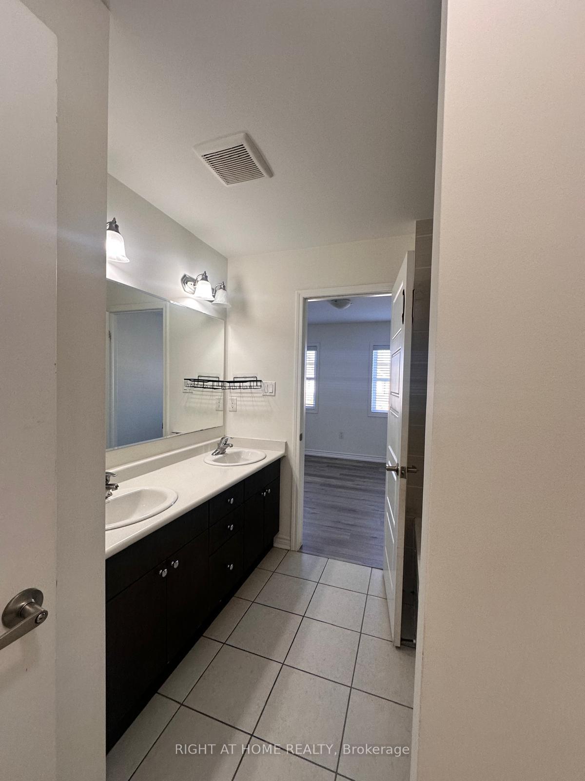 Photo 14 of 516 Equestrian Way, Cambridge, Silver Heights — HOMEH