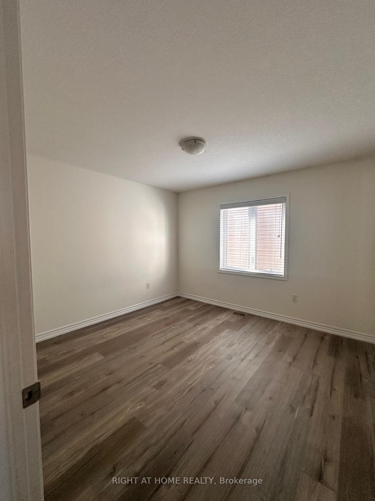 Photo 17 of 516 Equestrian Way, Cambridge, Silver Heights — HOMEH