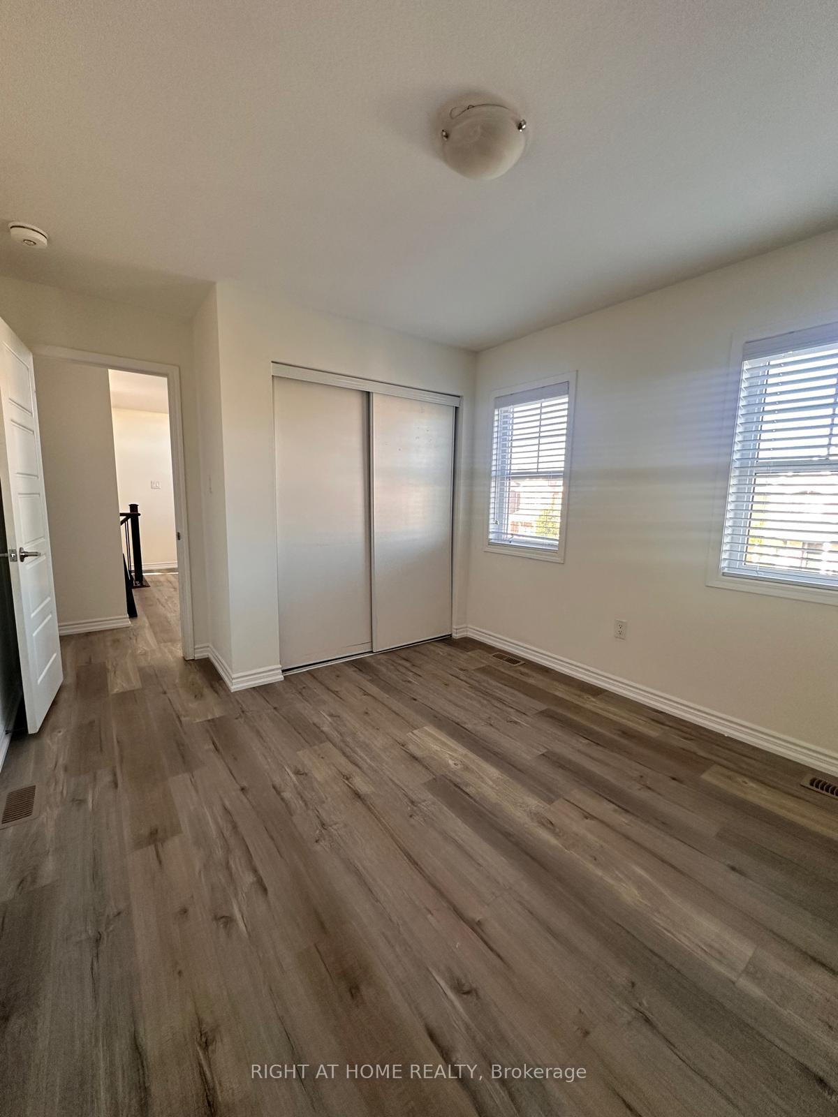 Photo 18 of 516 Equestrian Way, Cambridge, Silver Heights — HOMEH