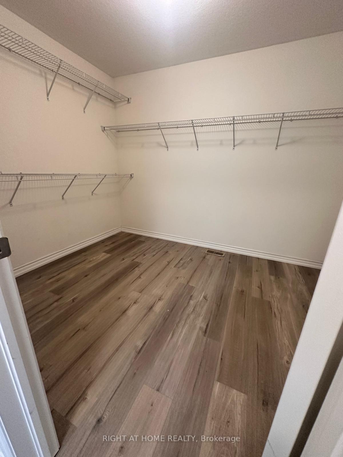 Photo 20 of 516 Equestrian Way, Cambridge, Silver Heights — HOMEH