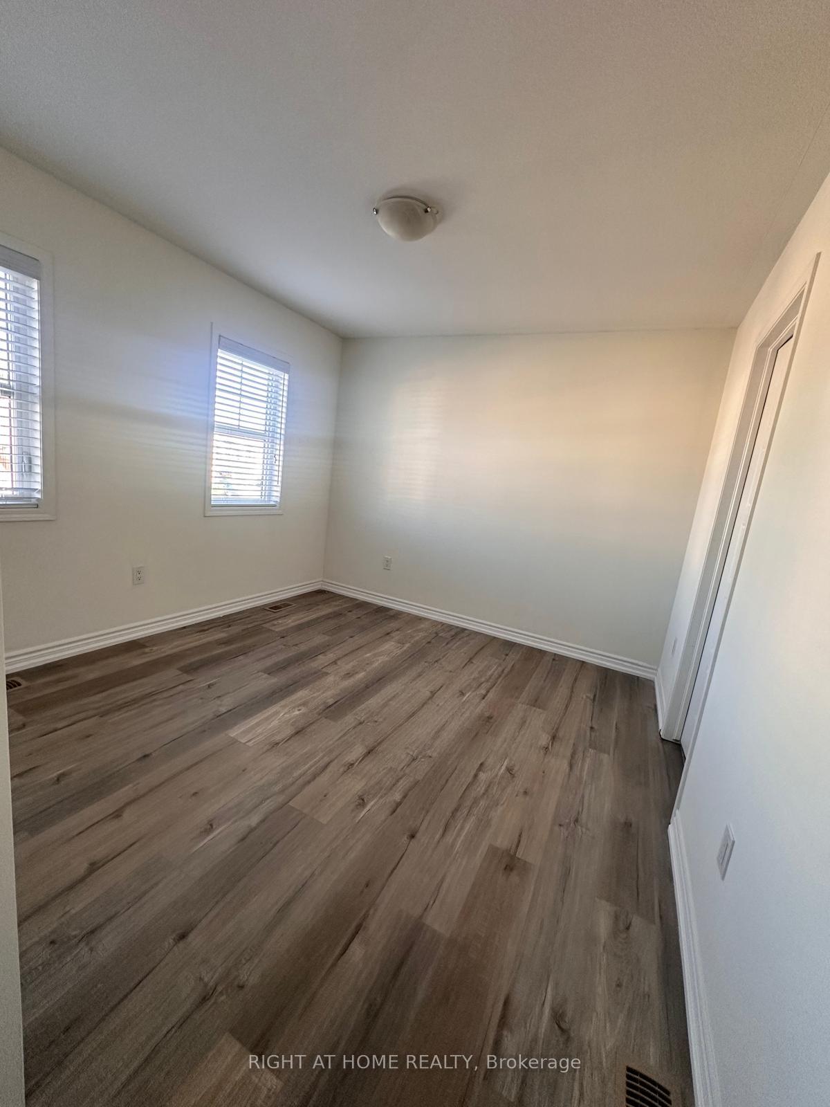 Photo 21 of 516 Equestrian Way, Cambridge, Silver Heights — HOMEH