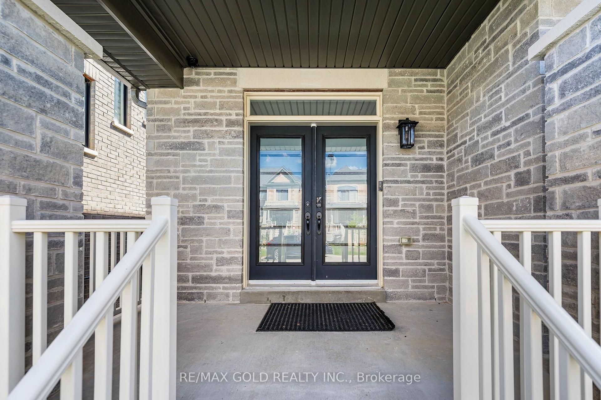 Photo 3 of 19 Trellanock Road, Brampton, Bram West — HOMEH
