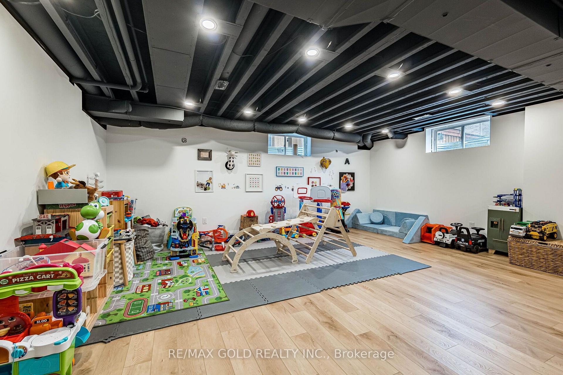 Photo 36 of 19 Trellanock Road, Brampton, Bram West — HOMEH