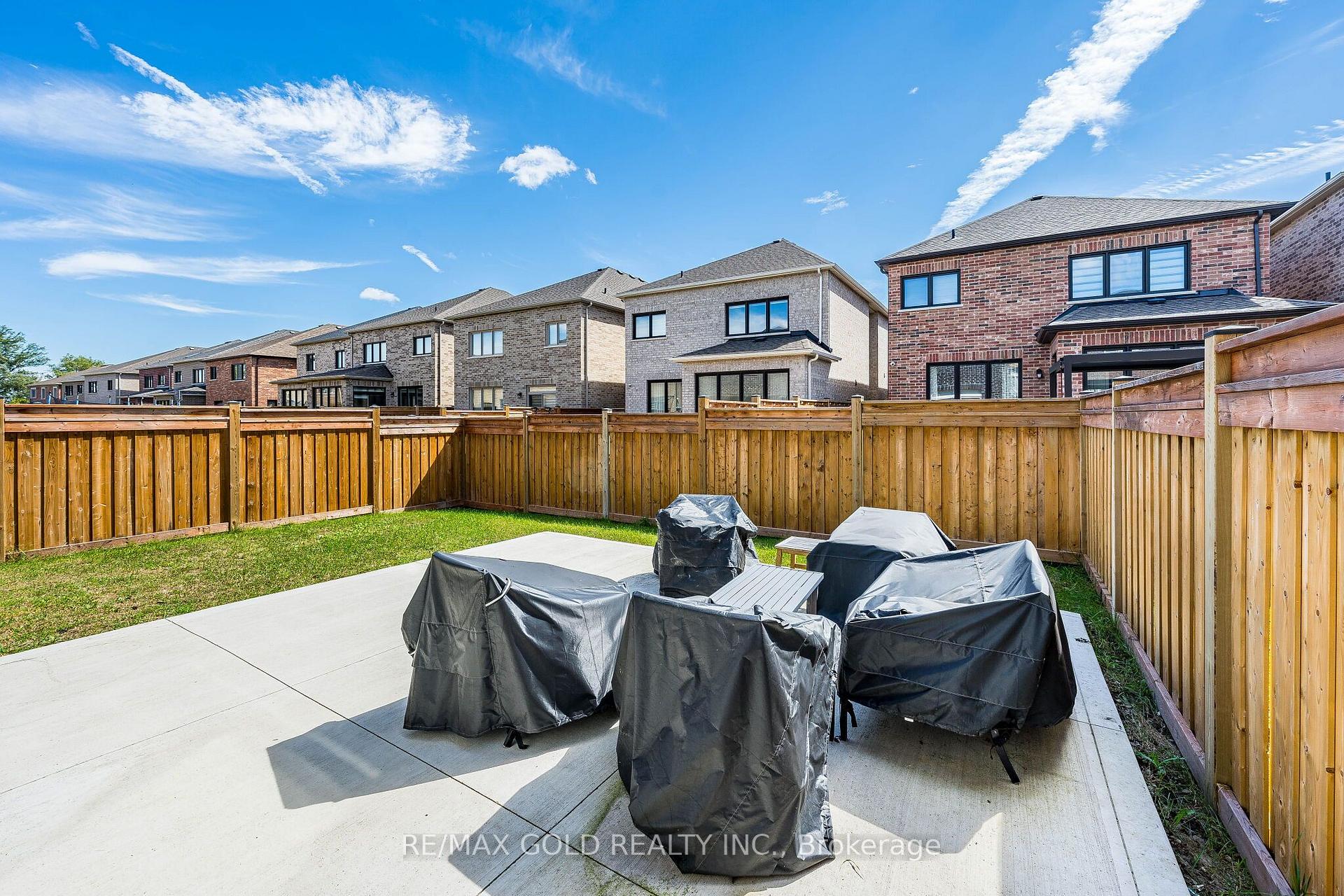 Photo 38 of 19 Trellanock Road, Brampton, Bram West — HOMEH