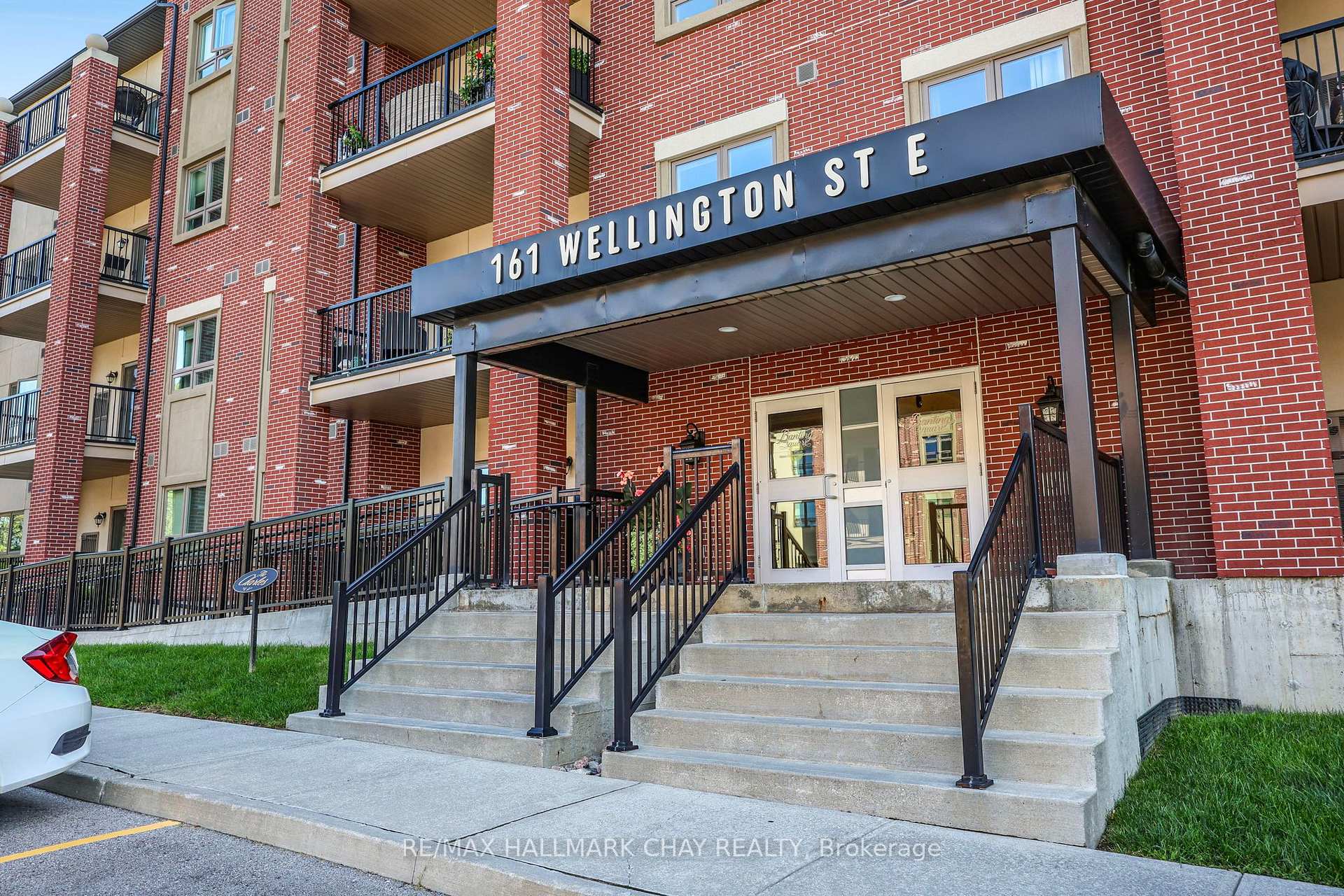 Photo of Unit 210, 161 Wellington Street E