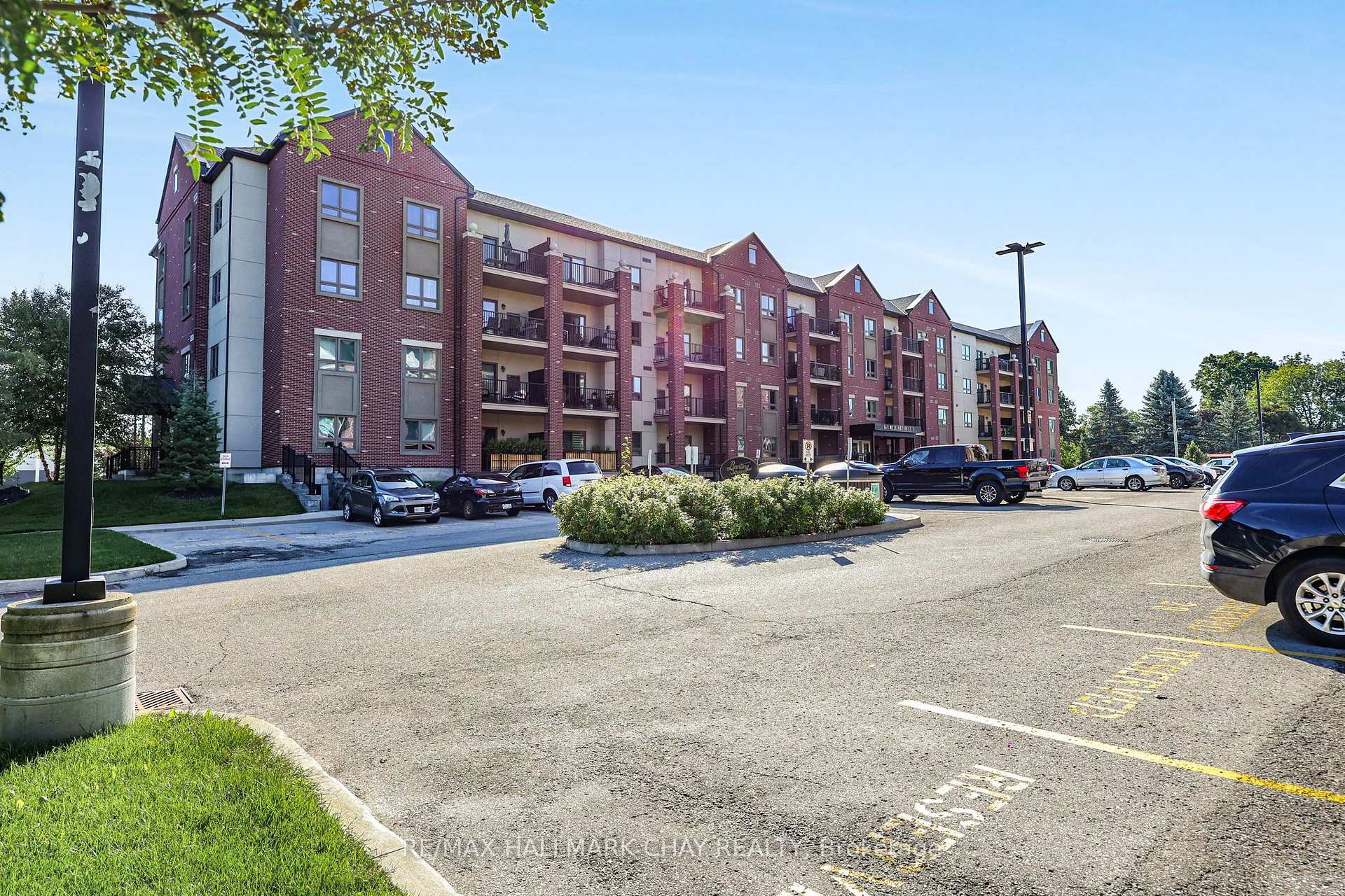 Photo 3 of Unit 210, 161 Wellington Street E, New Tecumseth, Alliston — HOMEH