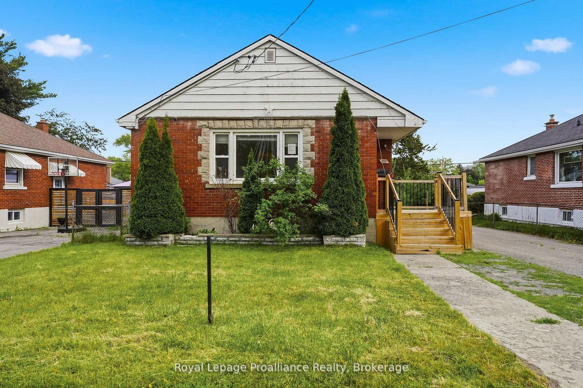 Photo 1 of 355 Bridge Street, Belleville, Thurlow Ward — HOMEH