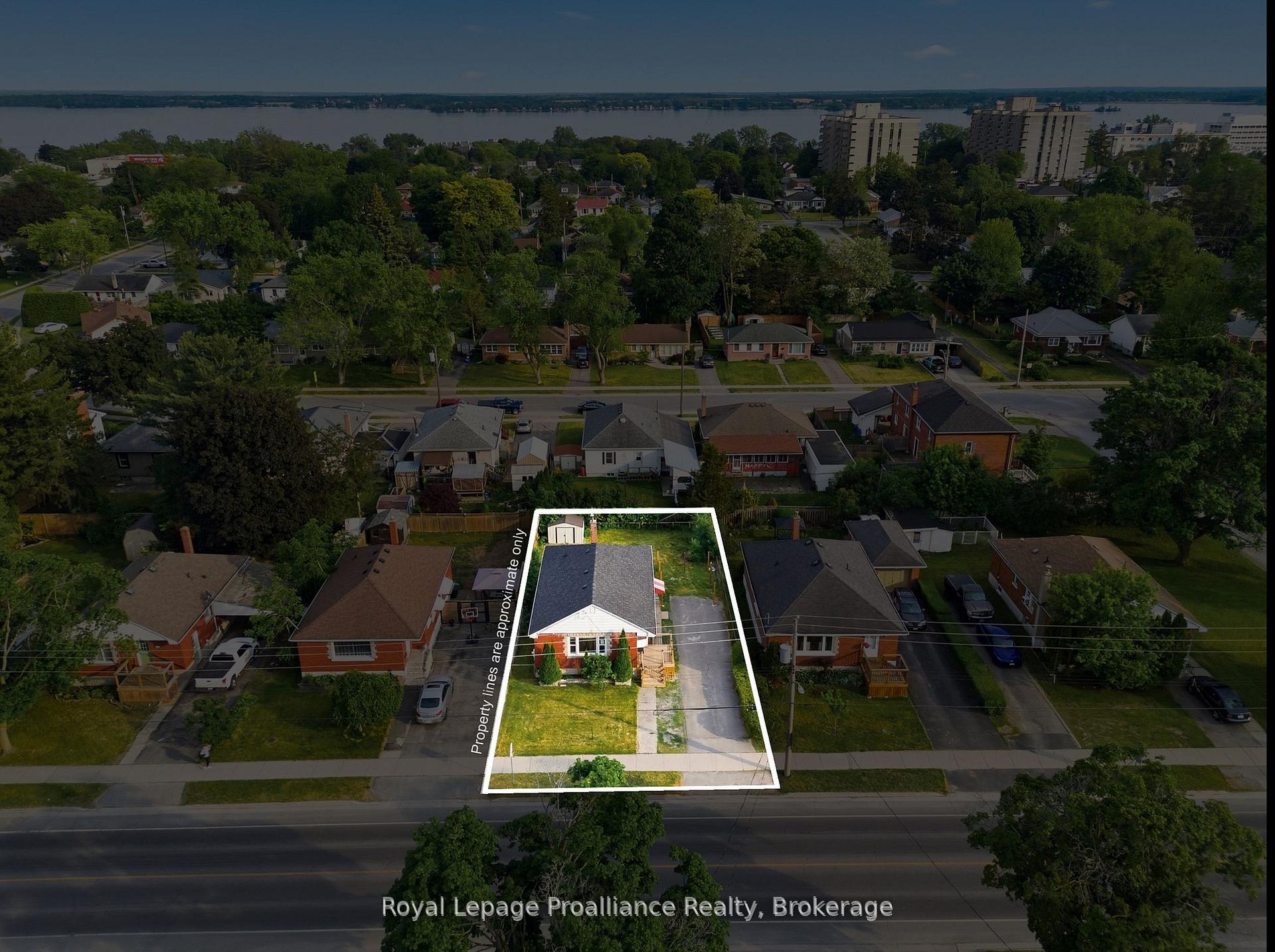 Photo 2 of 355 Bridge Street, Belleville, Thurlow Ward — HOMEH