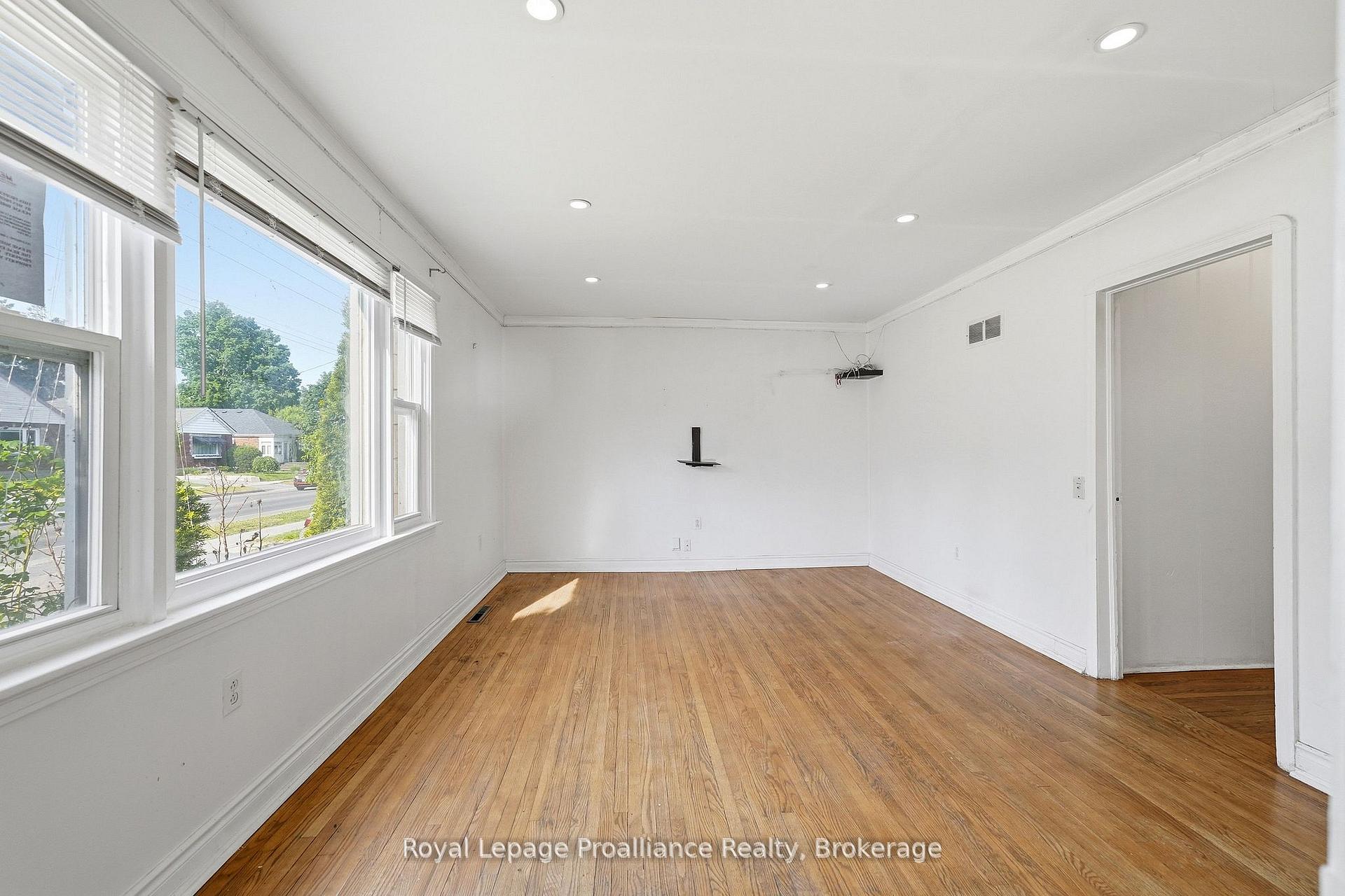 Photo 13 of 355 Bridge Street, Belleville, Thurlow Ward — HOMEH