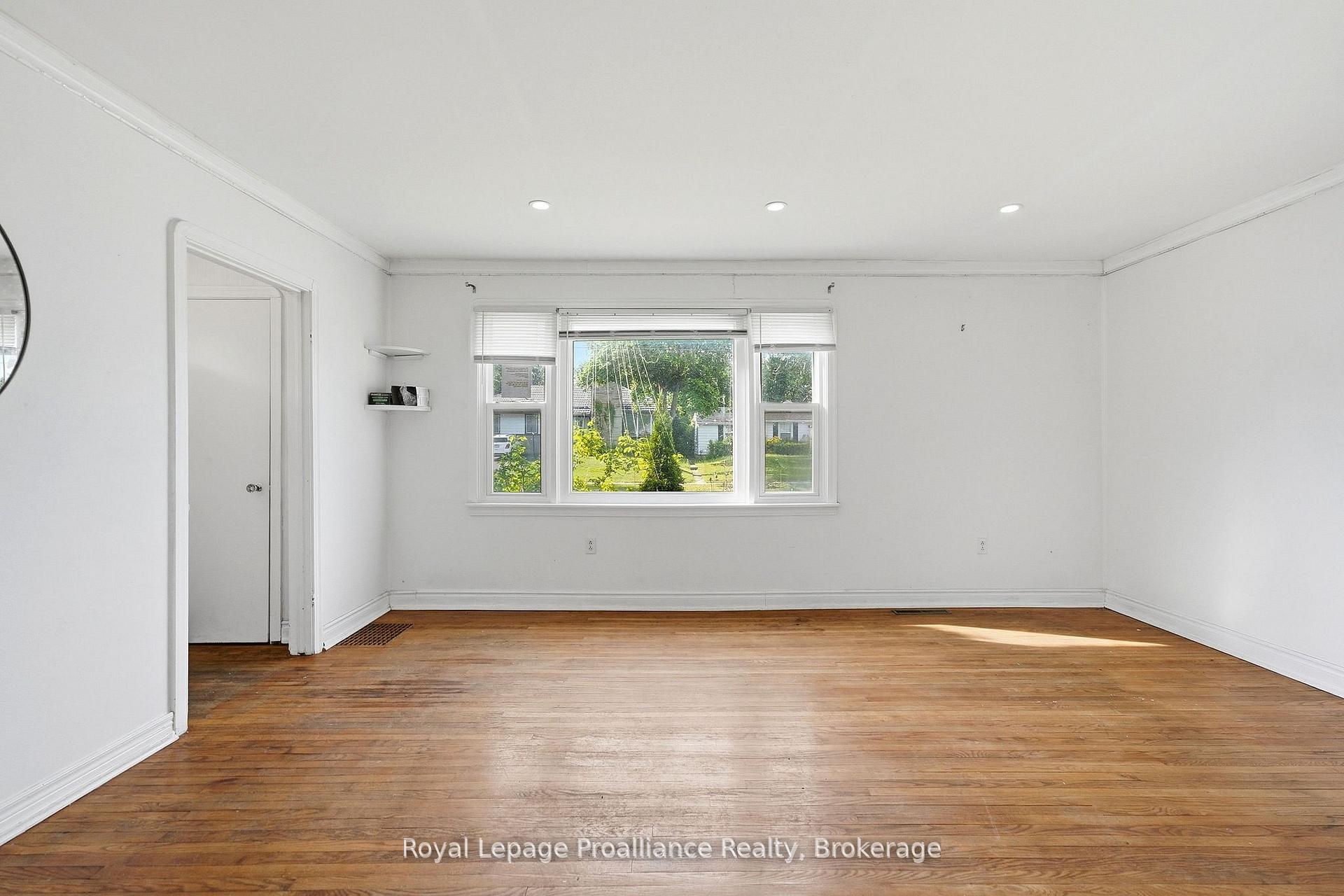 Photo 15 of 355 Bridge Street, Belleville, Thurlow Ward — HOMEH