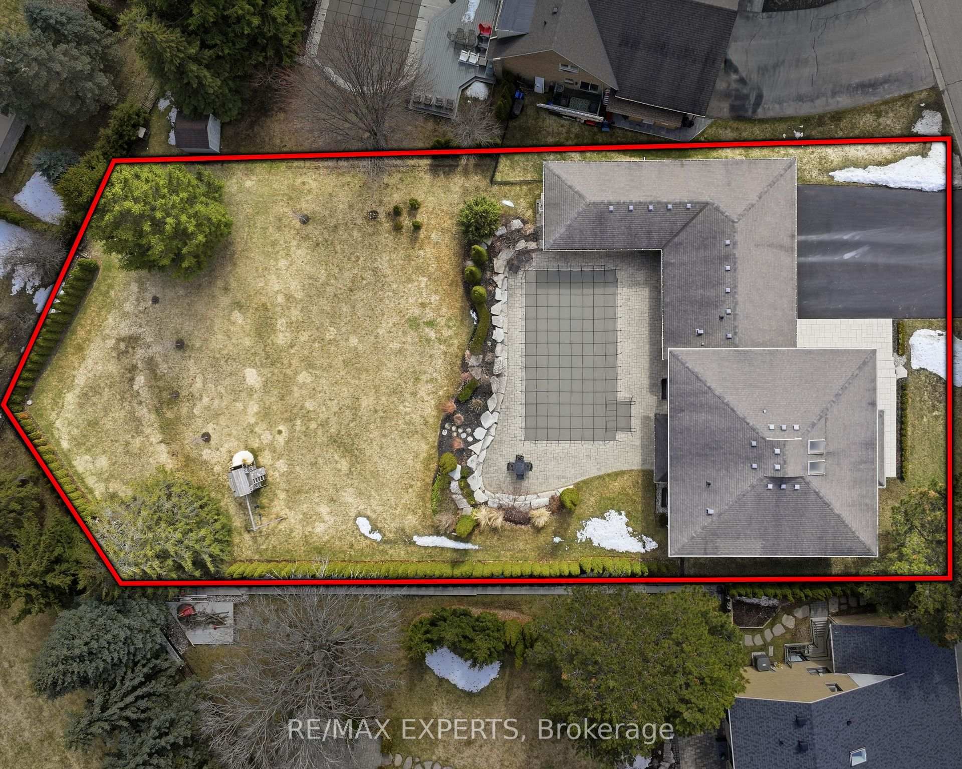 Photo 2 of 87 McClure Drive, King, King City — HOMEH