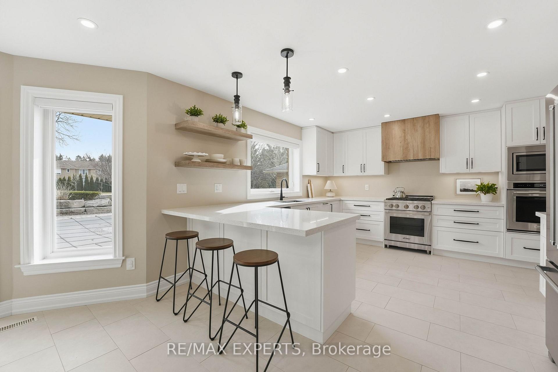 Photo 10 of 87 McClure Drive, King, King City — HOMEH