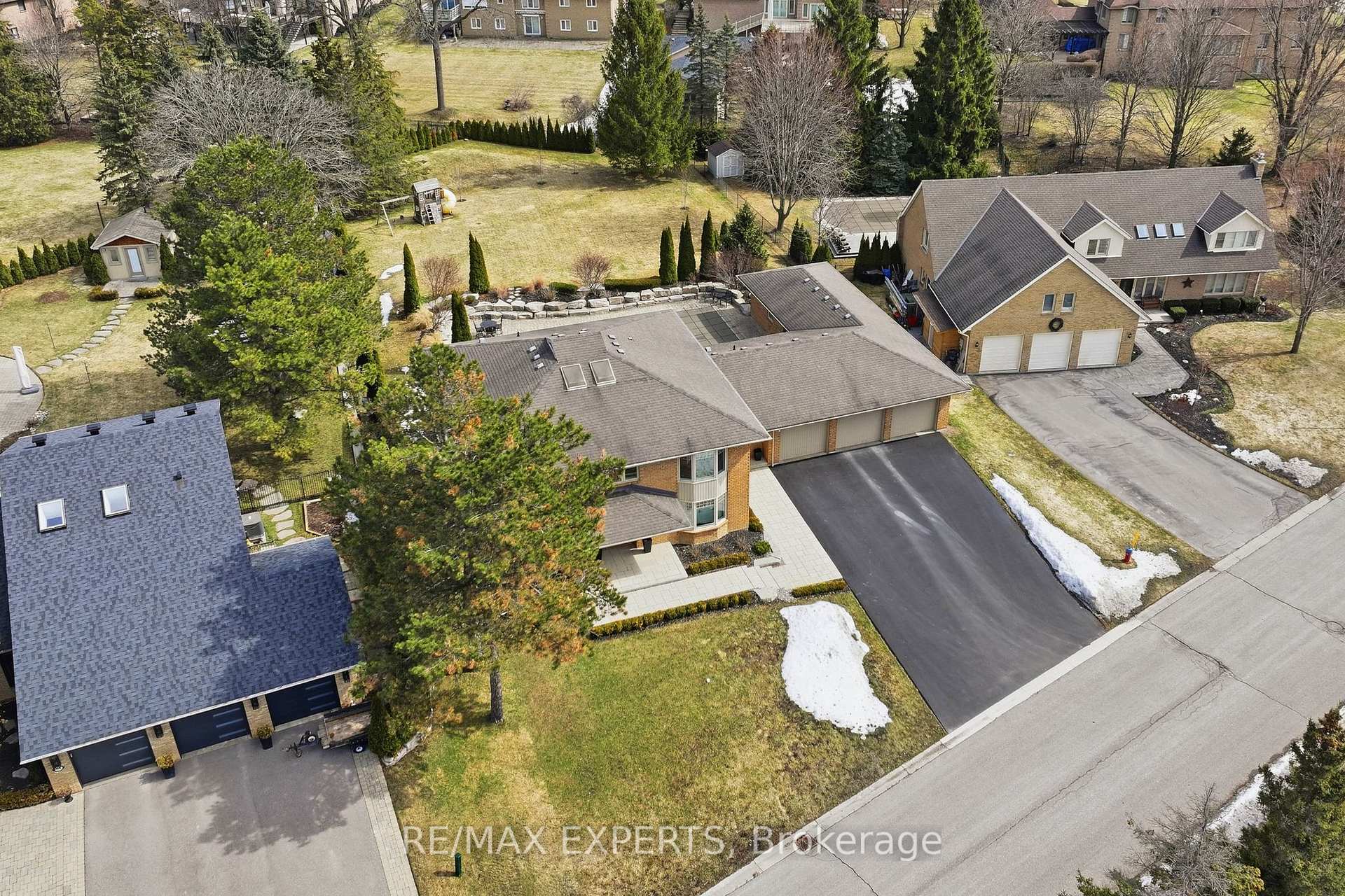 Photo 36 of 87 McClure Drive, King, King City — HOMEH