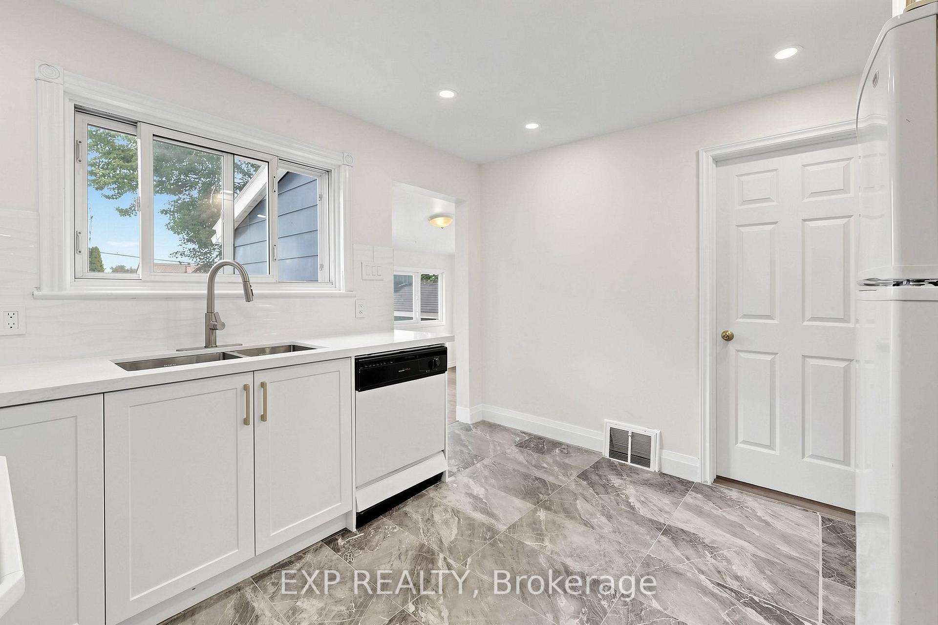 Photo 4 of 335 Perry Street, Whitby, Downtown Whitby — HOMEH