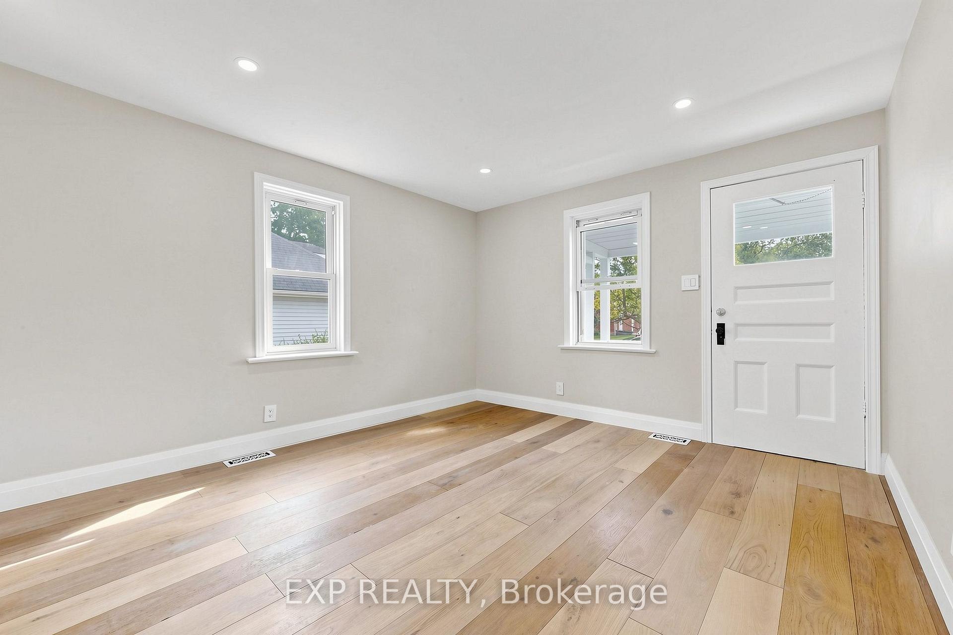 Photo 11 of 335 Perry Street, Whitby, Downtown Whitby — HOMEH