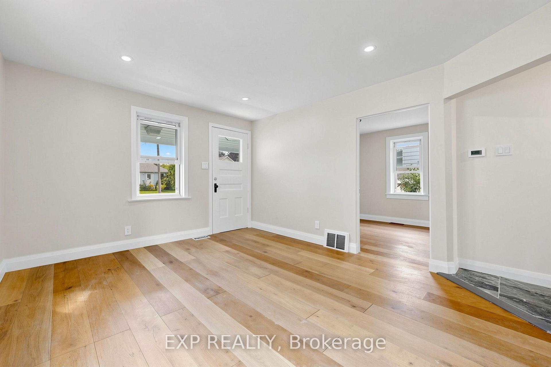 Photo 12 of 335 Perry Street, Whitby, Downtown Whitby — HOMEH
