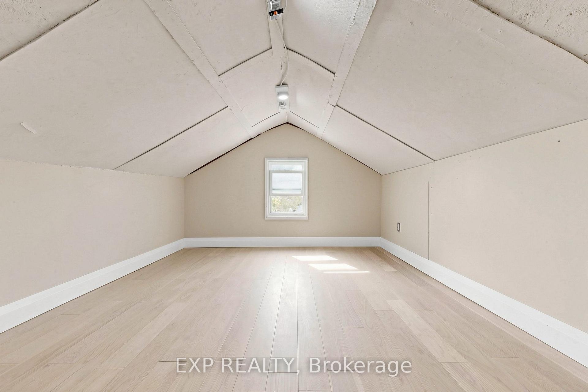 Photo 23 of 335 Perry Street, Whitby, Downtown Whitby — HOMEH
