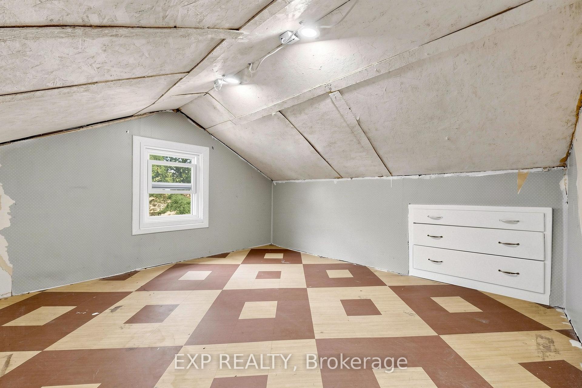 Photo 24 of 335 Perry Street, Whitby, Downtown Whitby — HOMEH