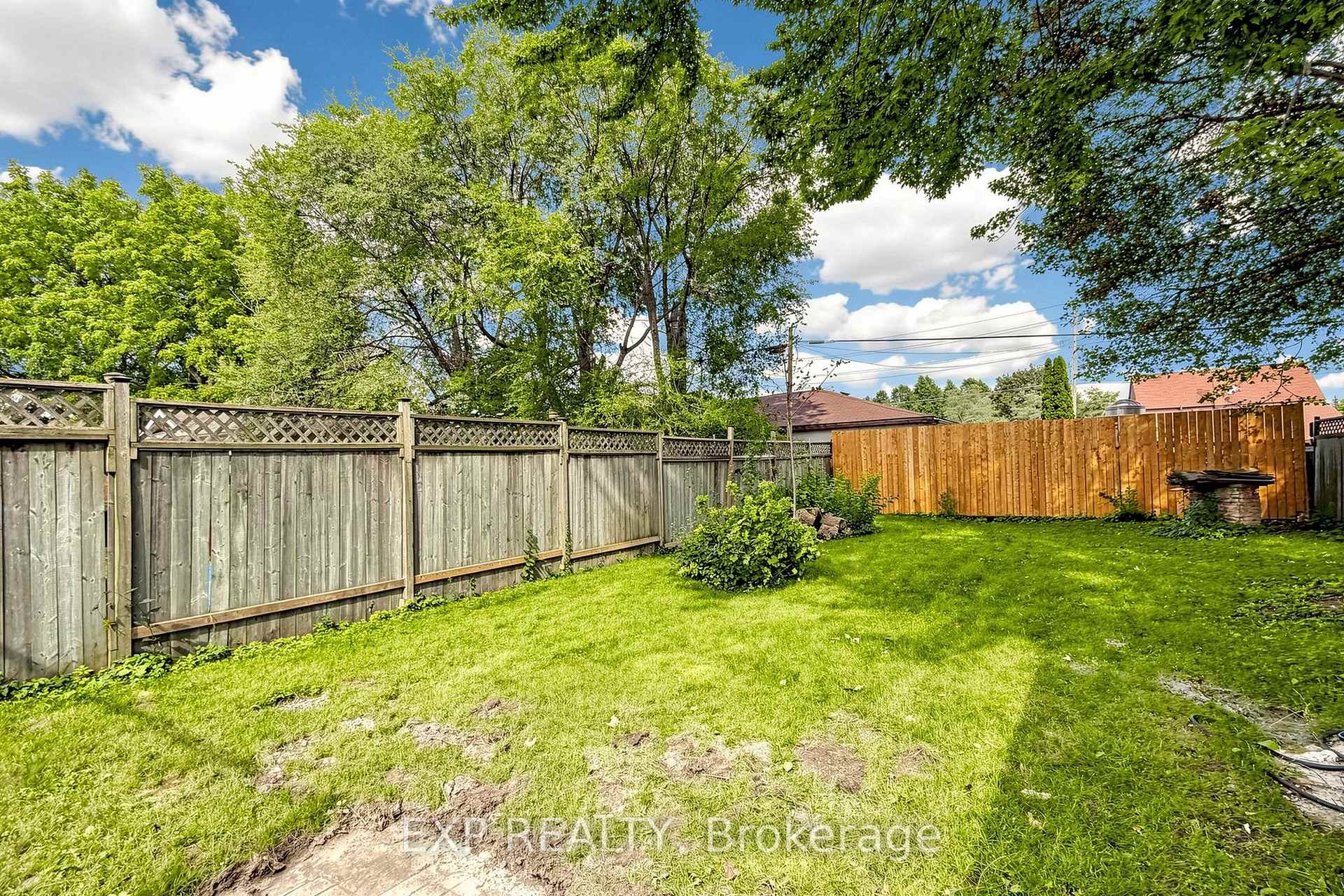 Photo 32 of 335 Perry Street, Whitby, Downtown Whitby — HOMEH
